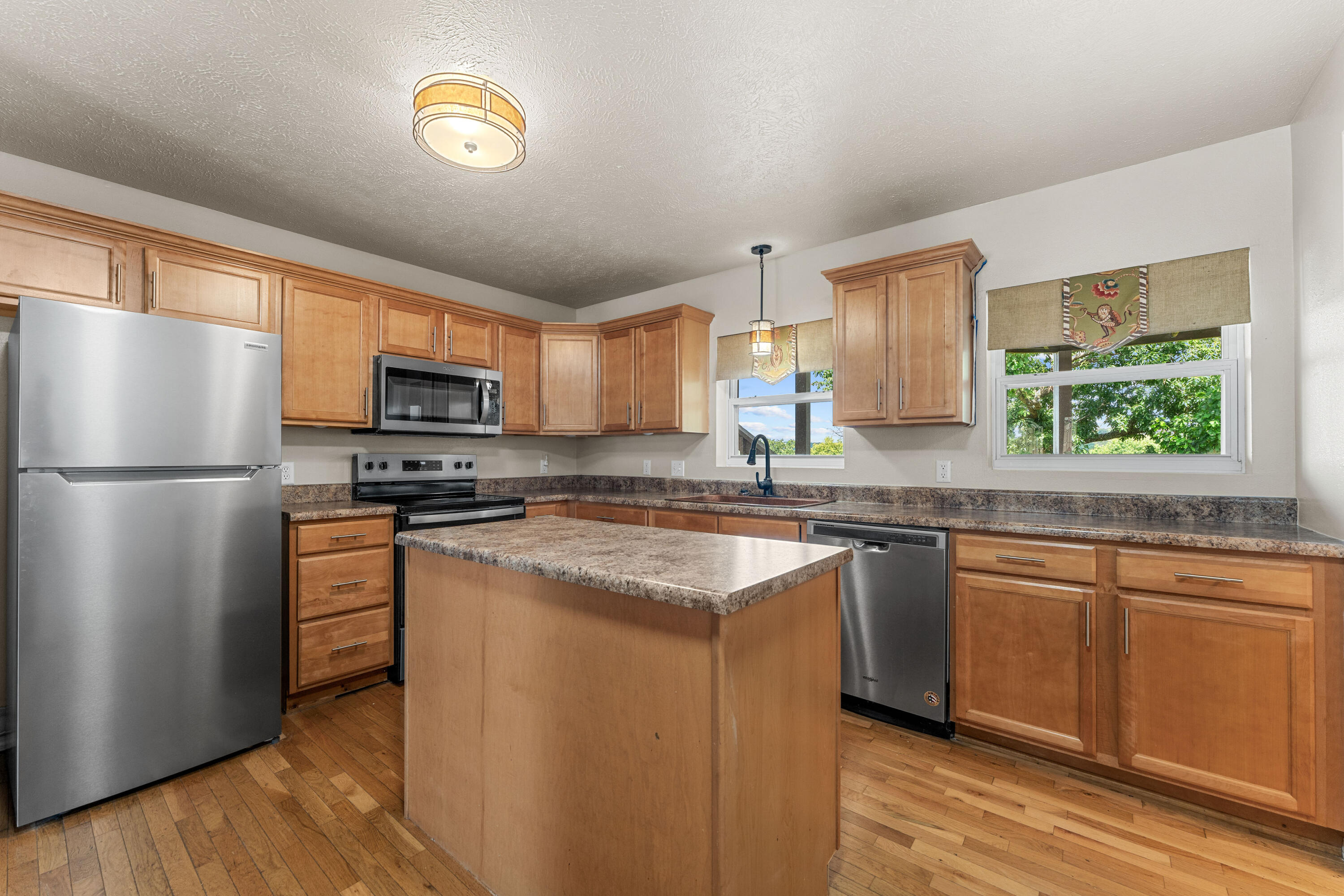 27 Crestview Street Property Photo 7