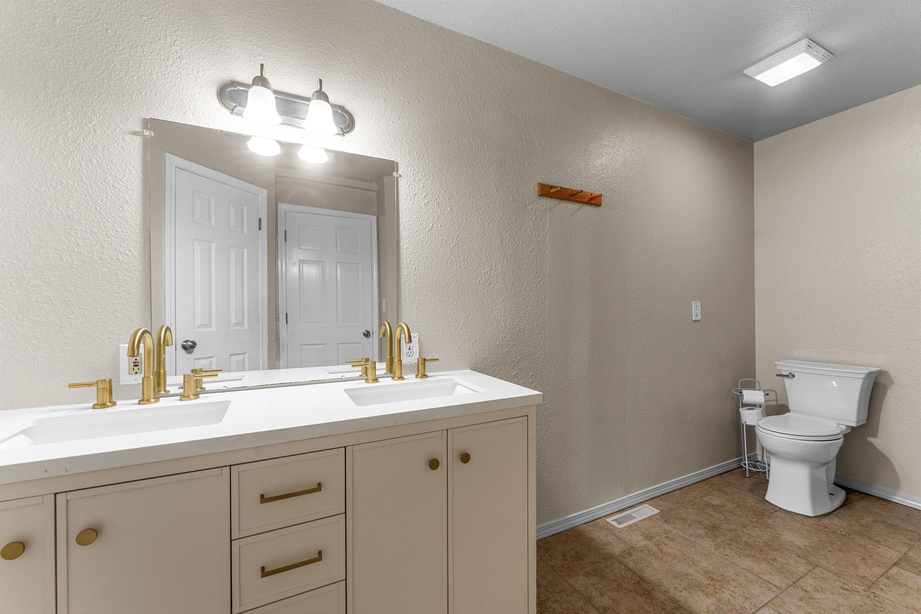 27 Crestview Street Property Photo 19