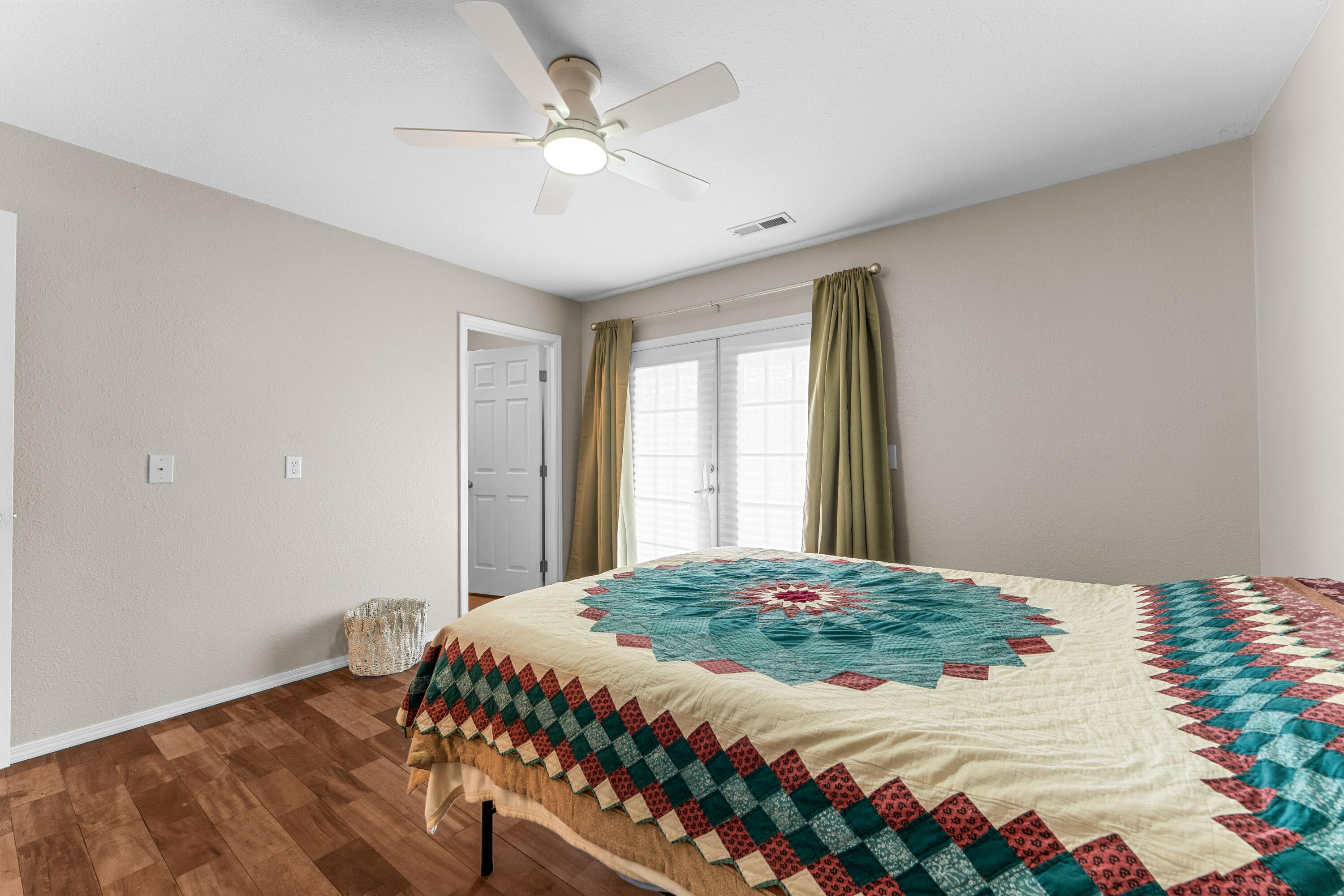 27 Crestview Street Property Photo 33
