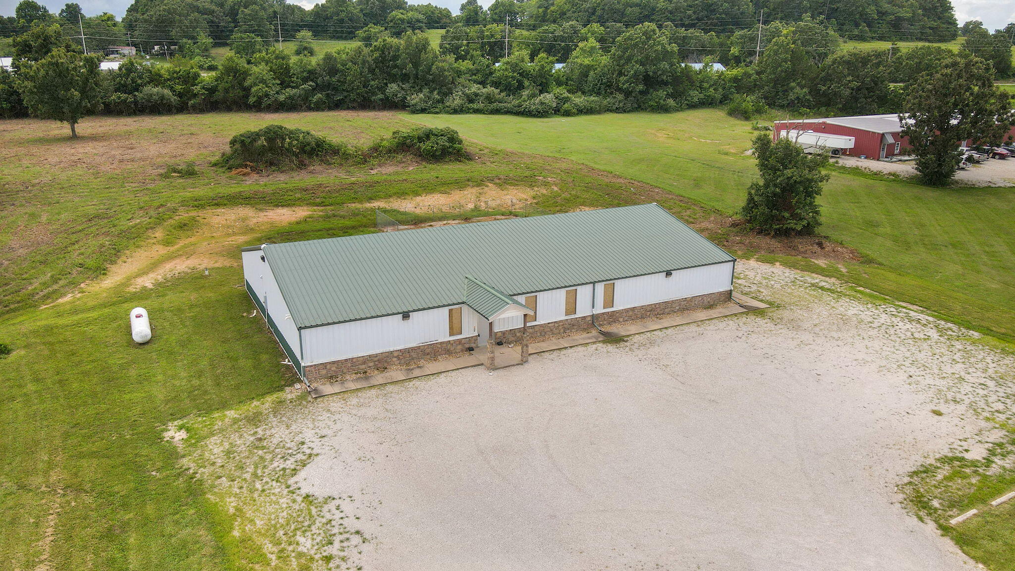 990 Schoolview Drive Property Photo 6