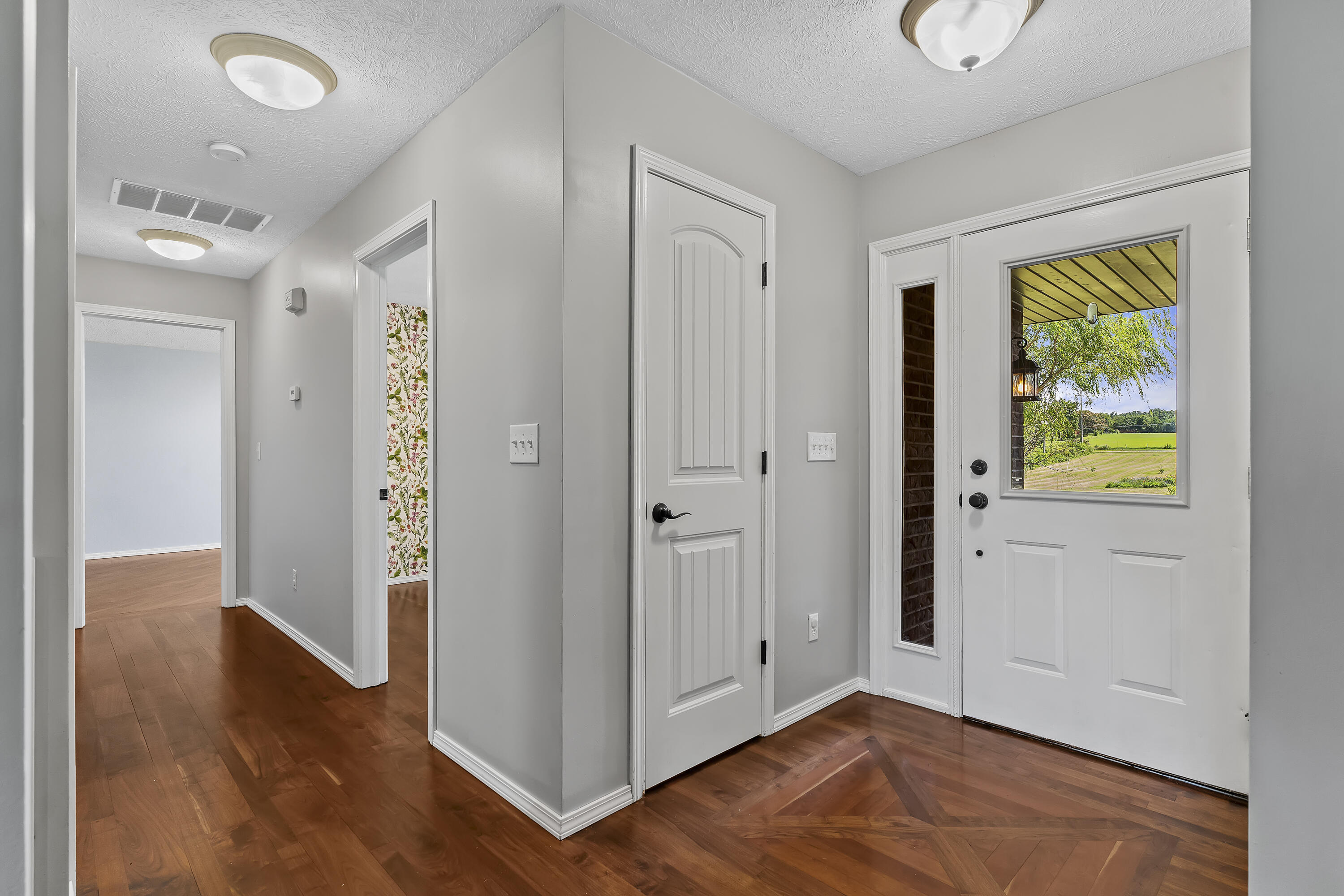 7103 West Farm Road 94 Property Photo 10