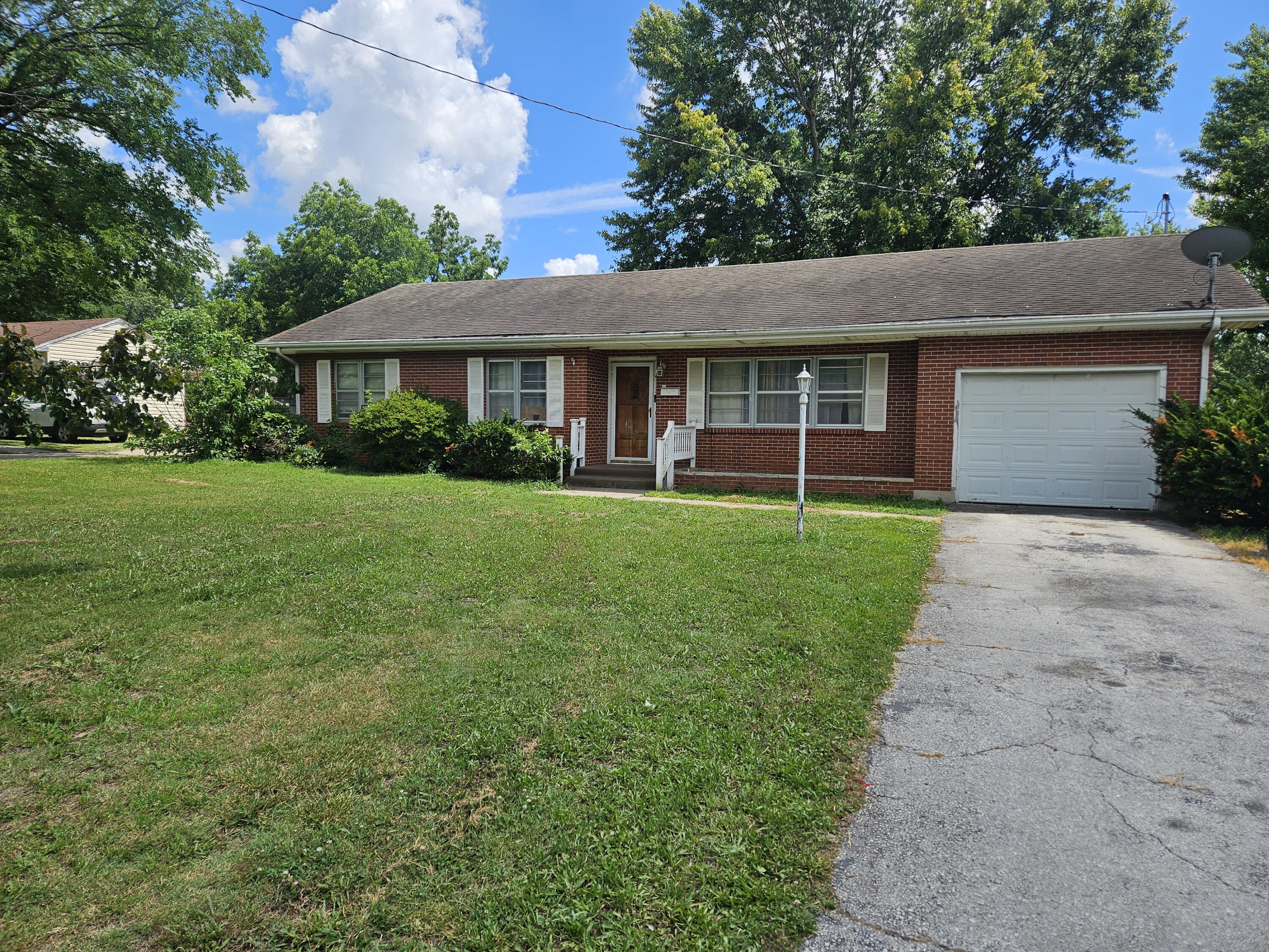 443 West County Street Property Photo 1