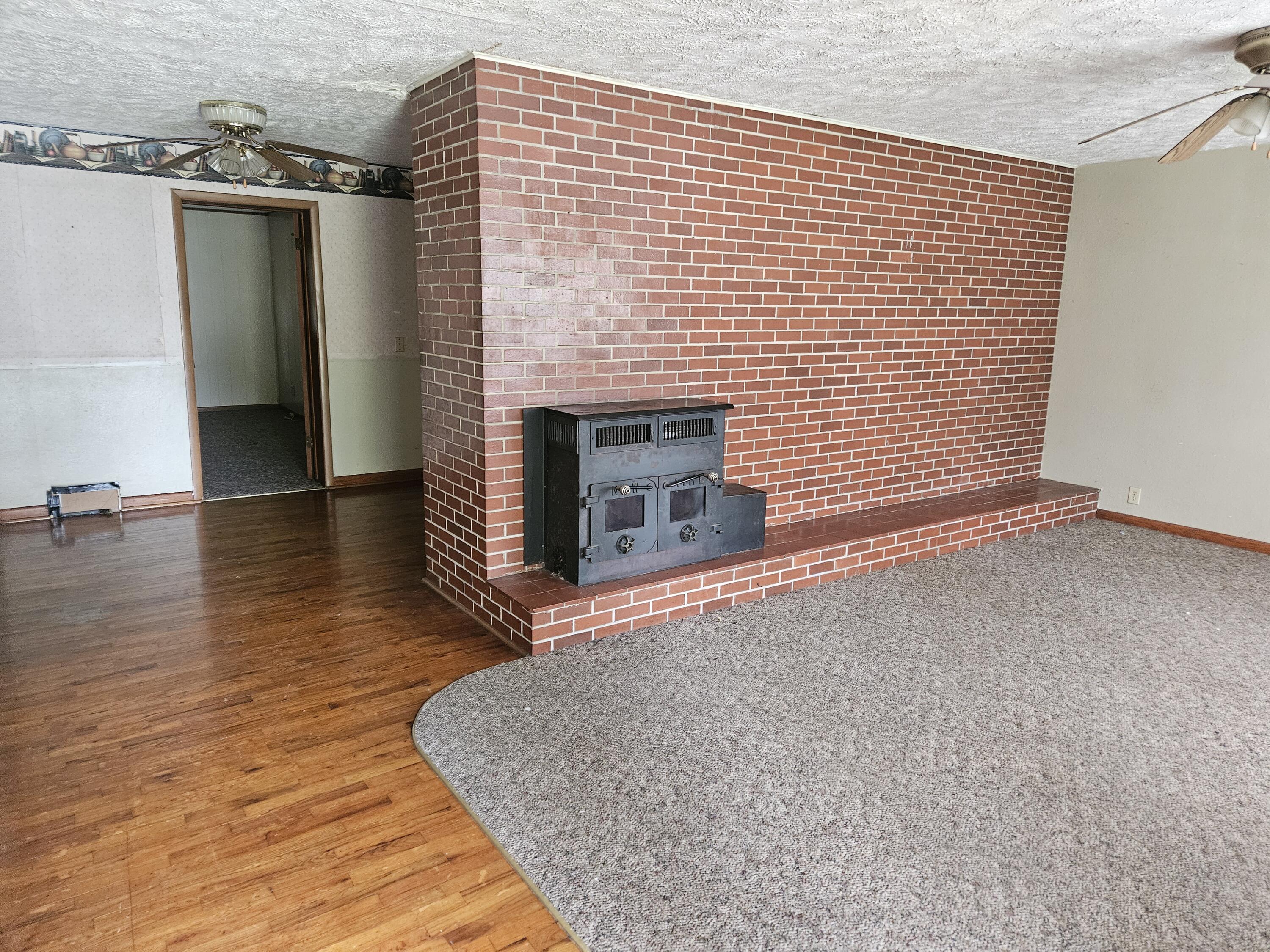 443 West County Street Property Photo 2