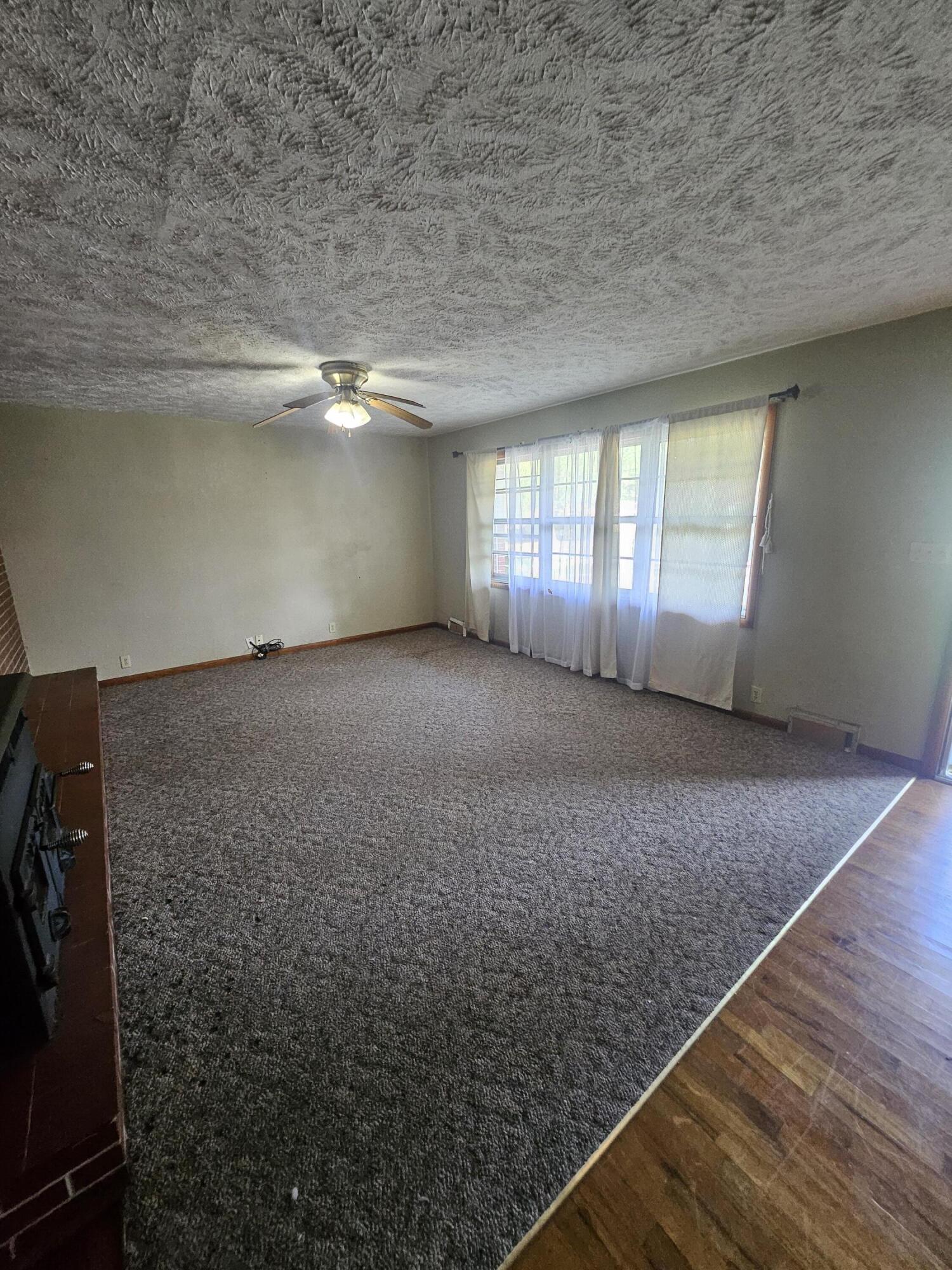 443 West County Street Property Photo 4