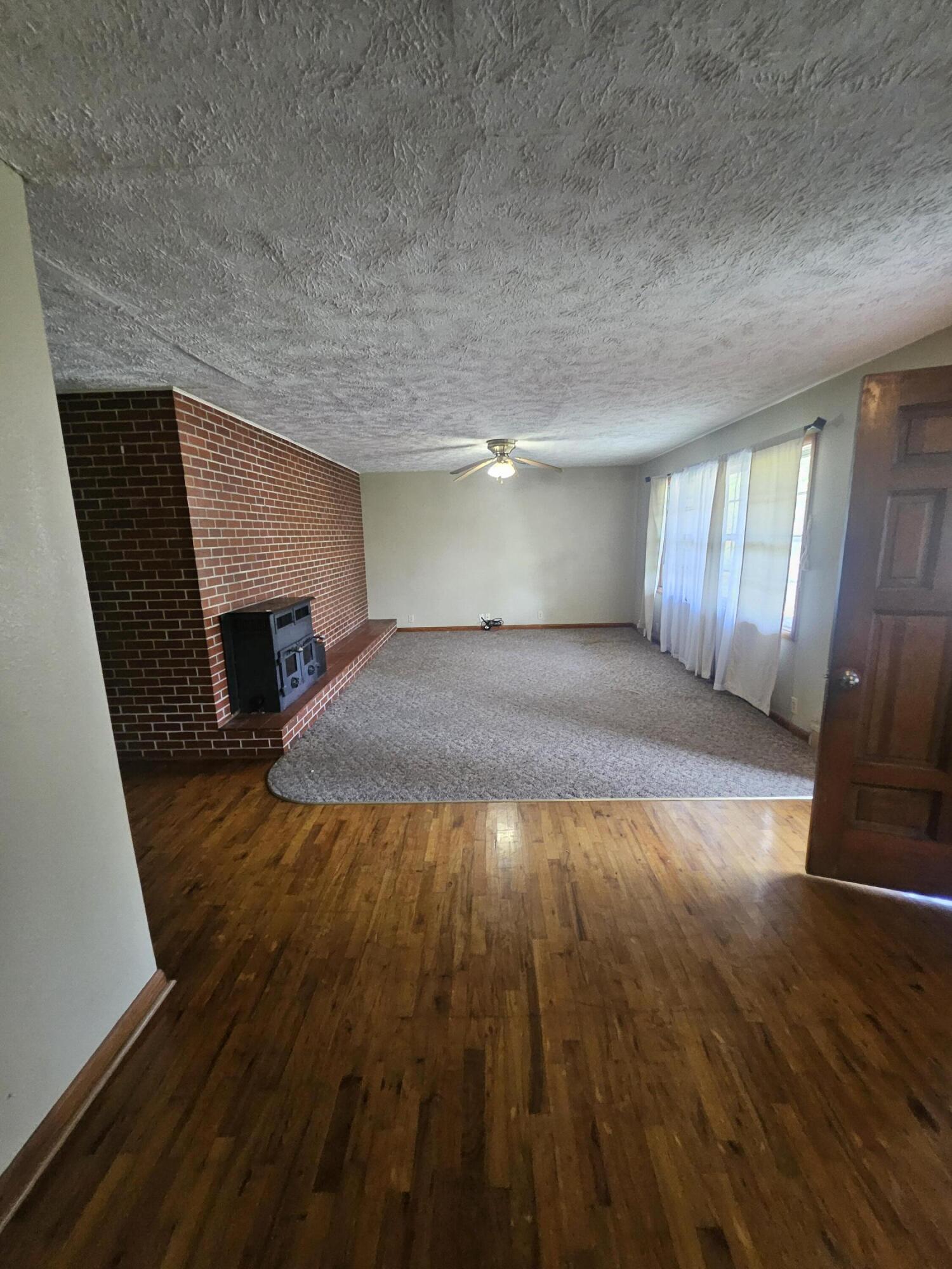 443 West County Street Property Photo 5
