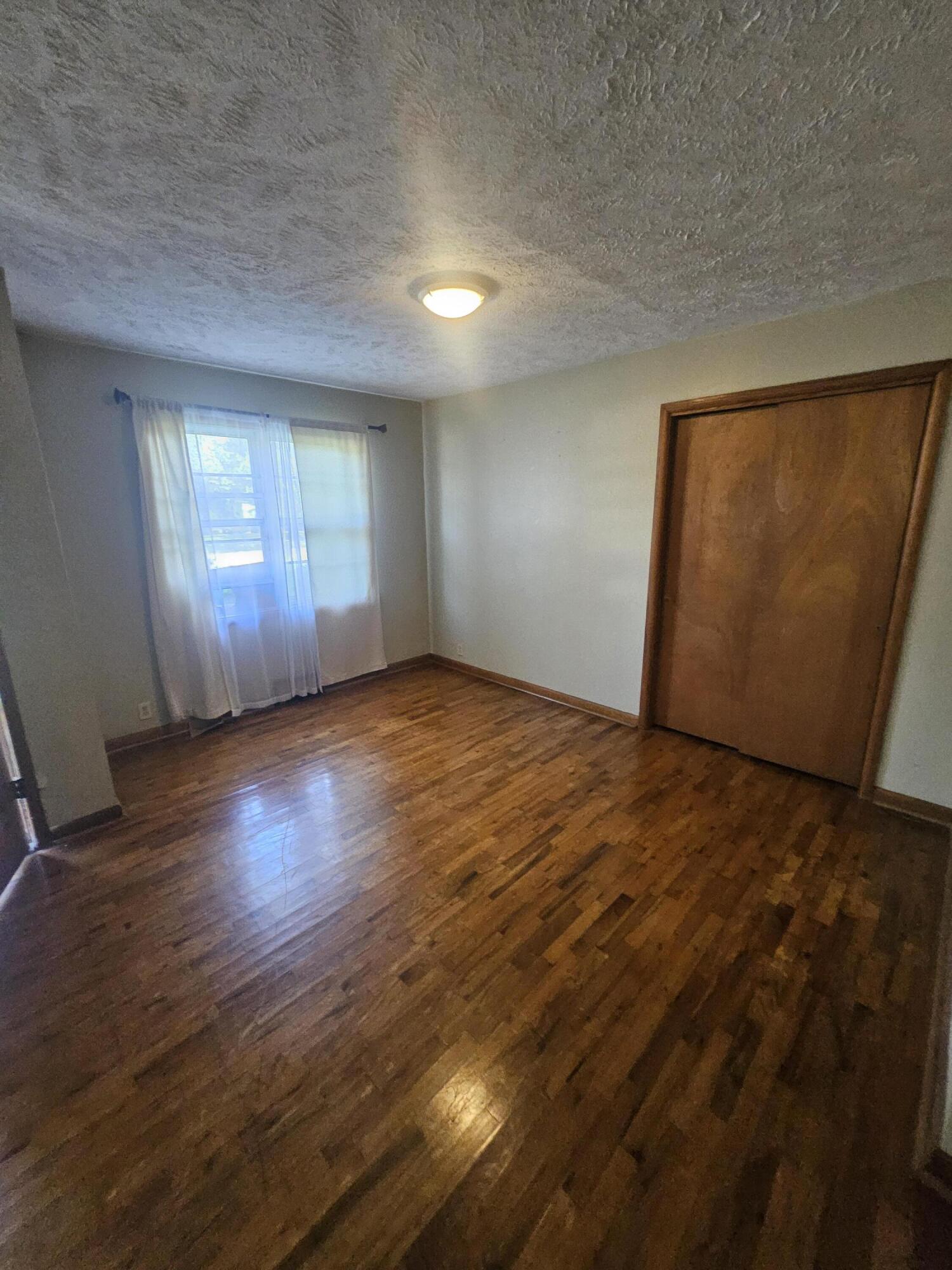 443 West County Street Property Photo 6