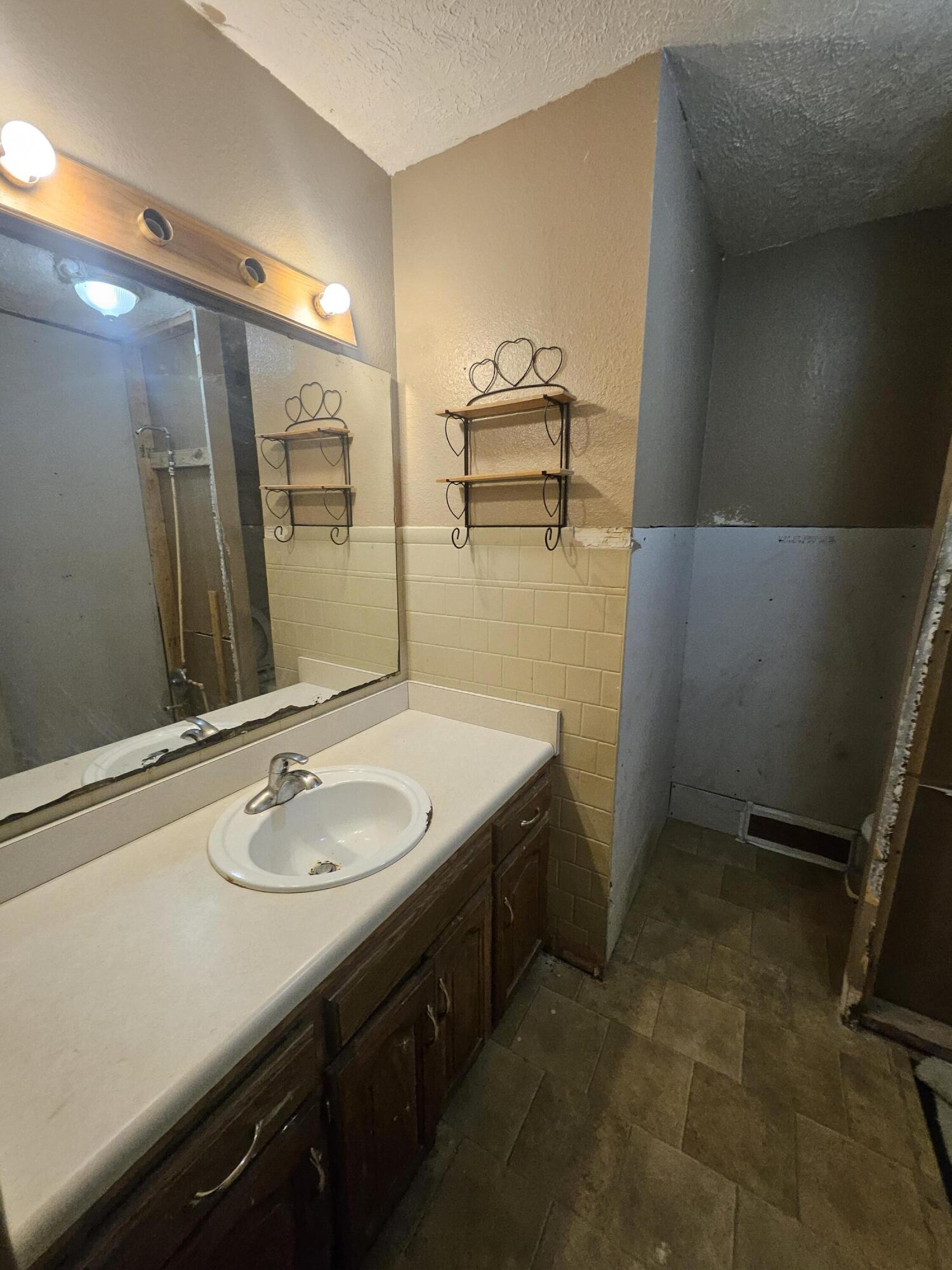 443 West County Street Property Photo 7