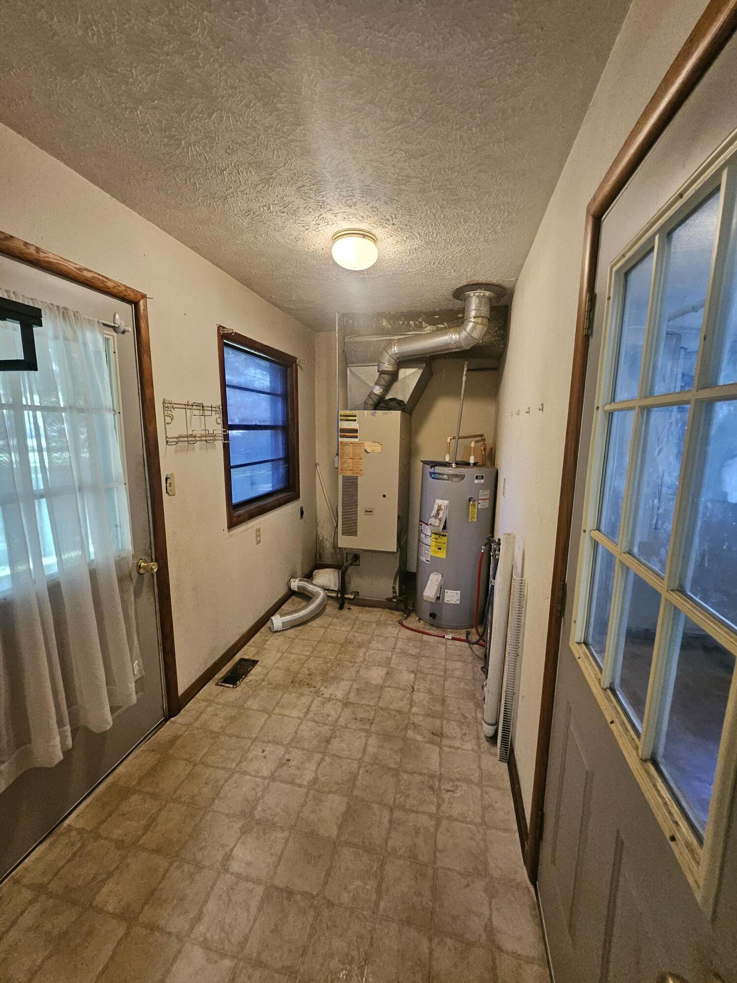 443 West County Street Property Photo 10