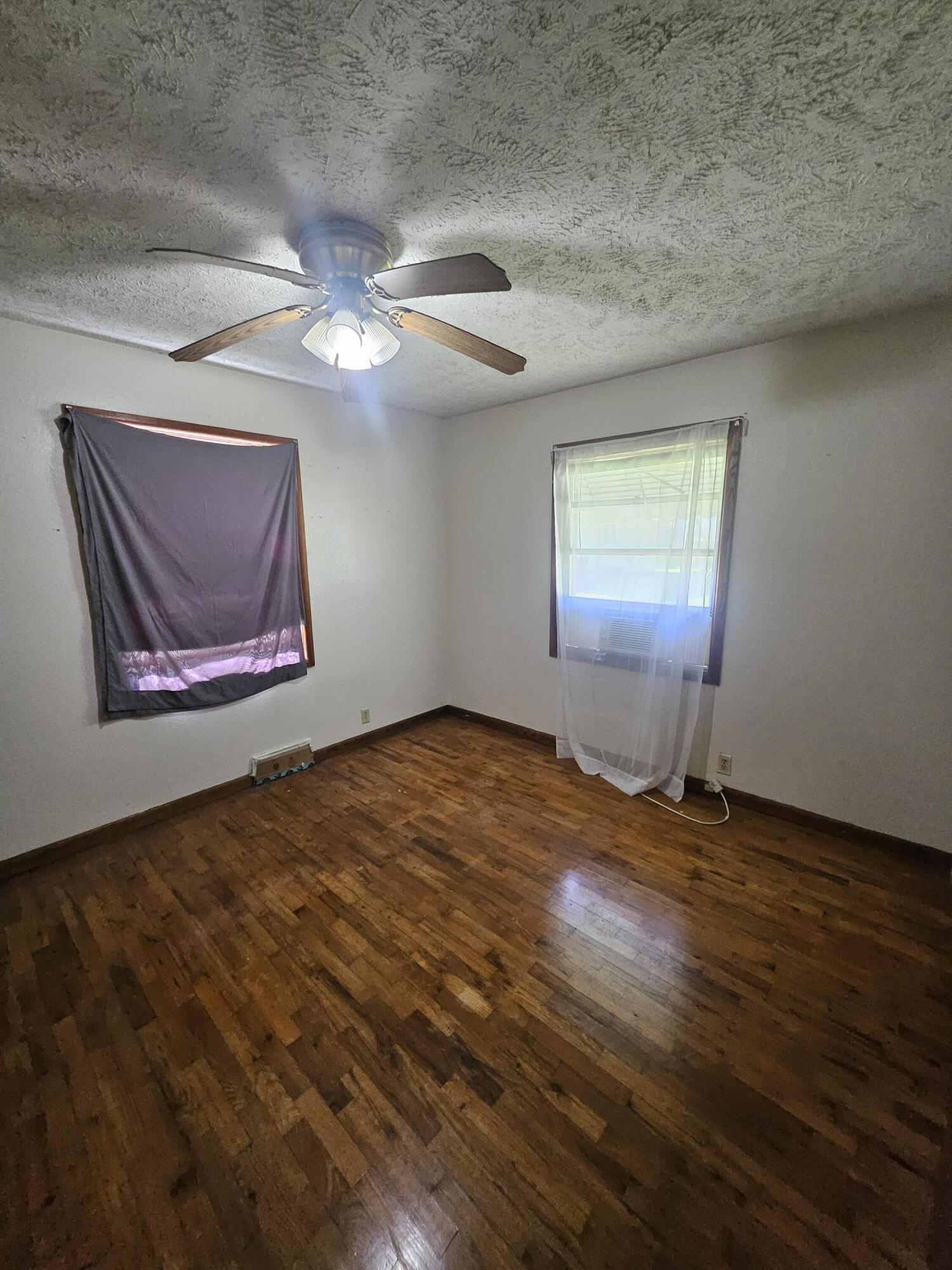 443 West County Street Property Photo 13