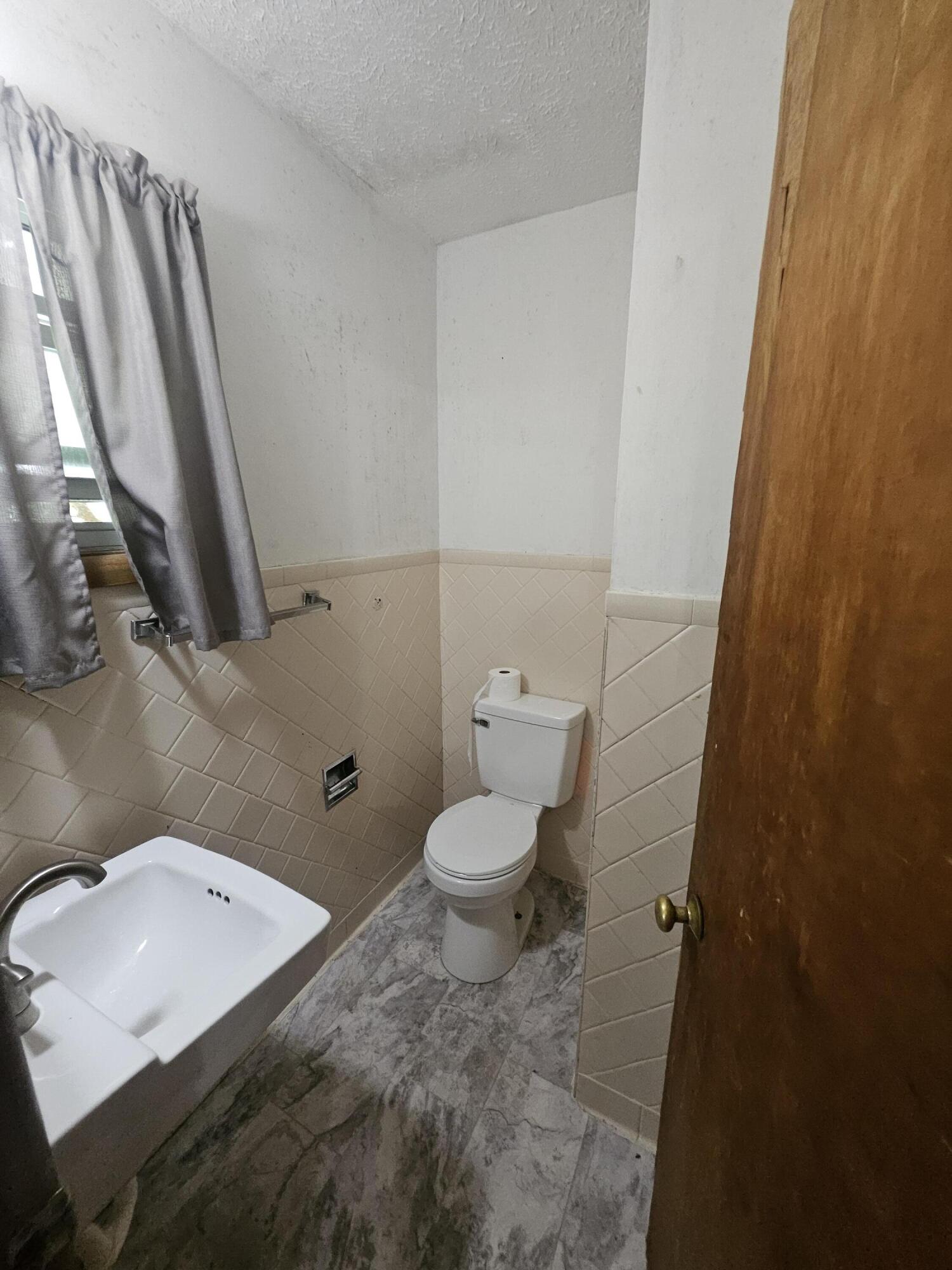 443 West County Street Property Photo 14