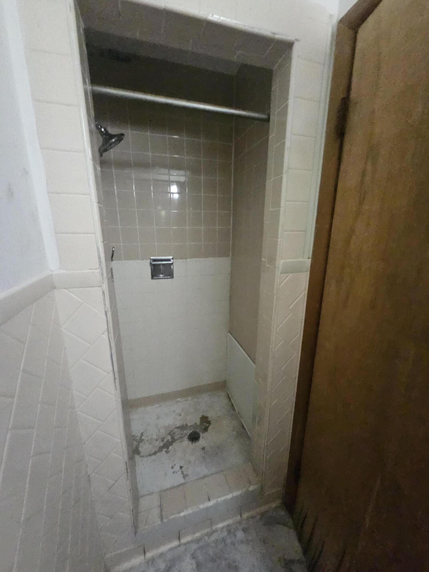 443 West County Street Property Photo 15