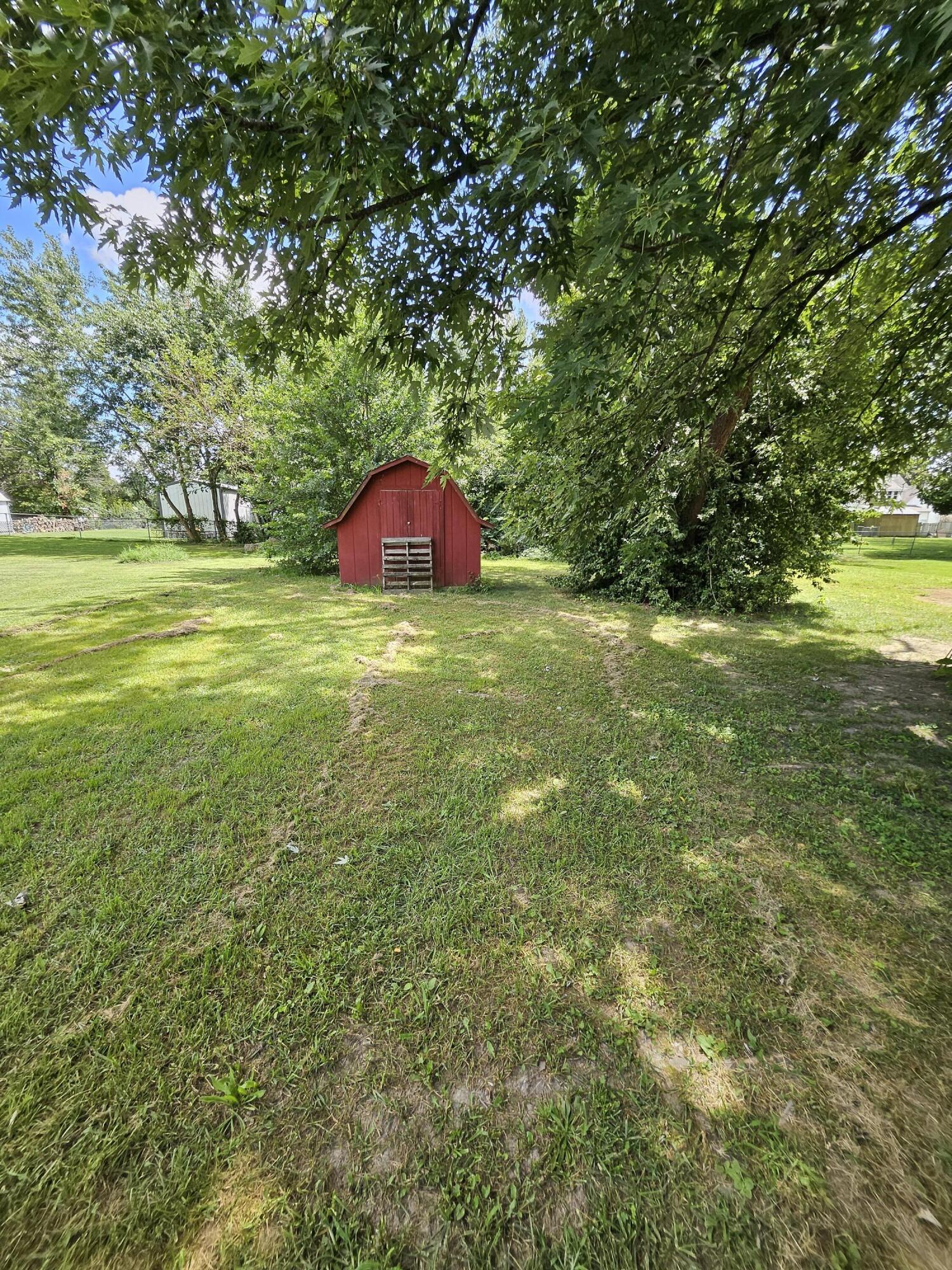 443 West County Street Property Photo 20