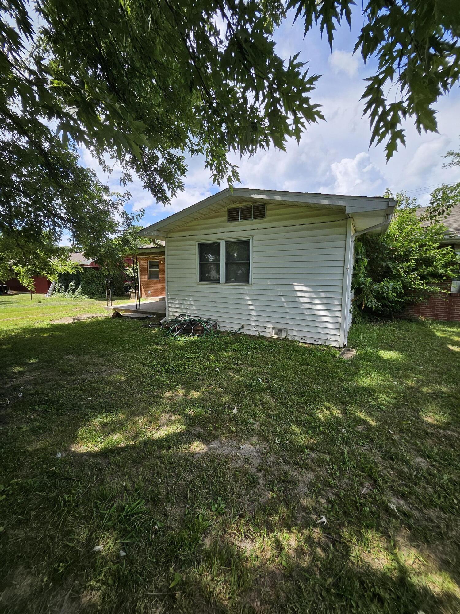 443 West County Street Property Photo 21
