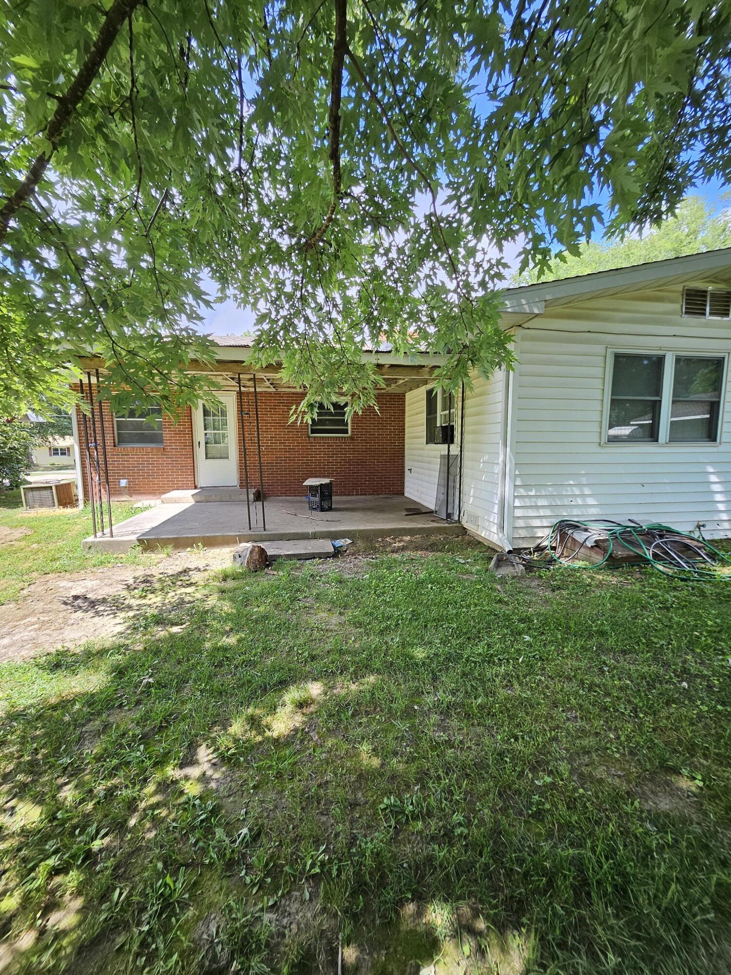443 West County Street Property Photo 22