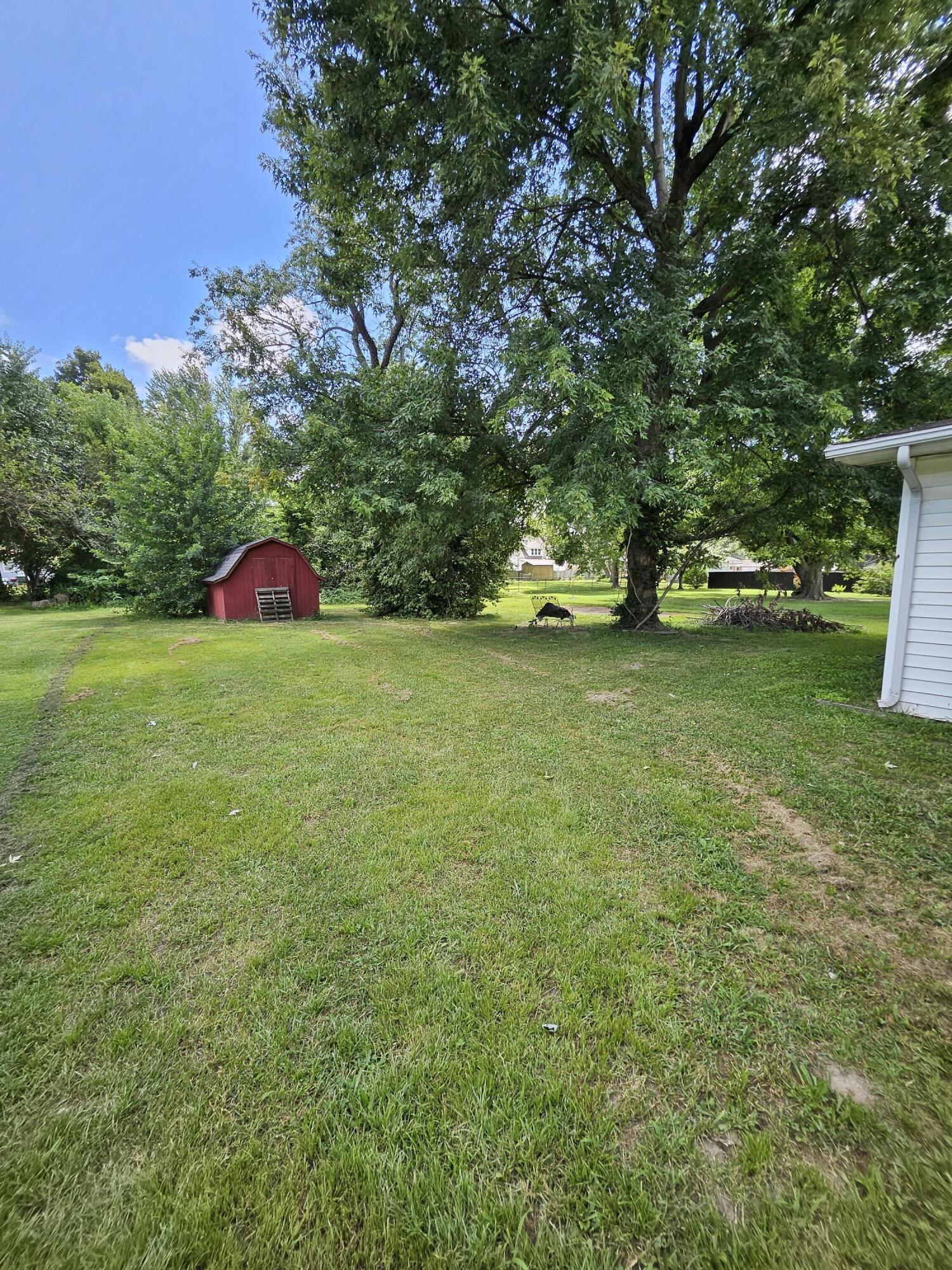 443 West County Street Property Photo 23