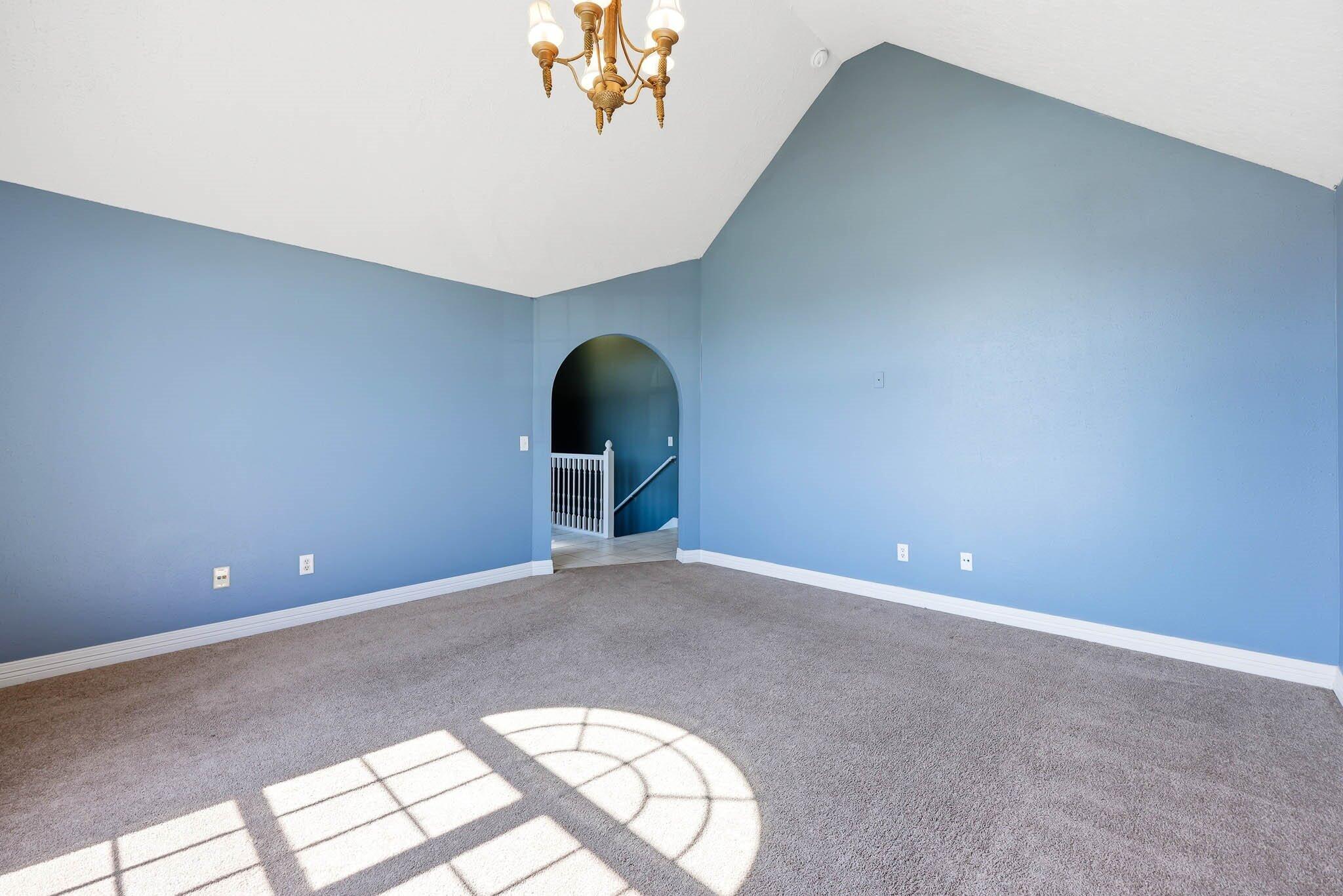 5561 South Pinehurst Avenue Property Photo 7