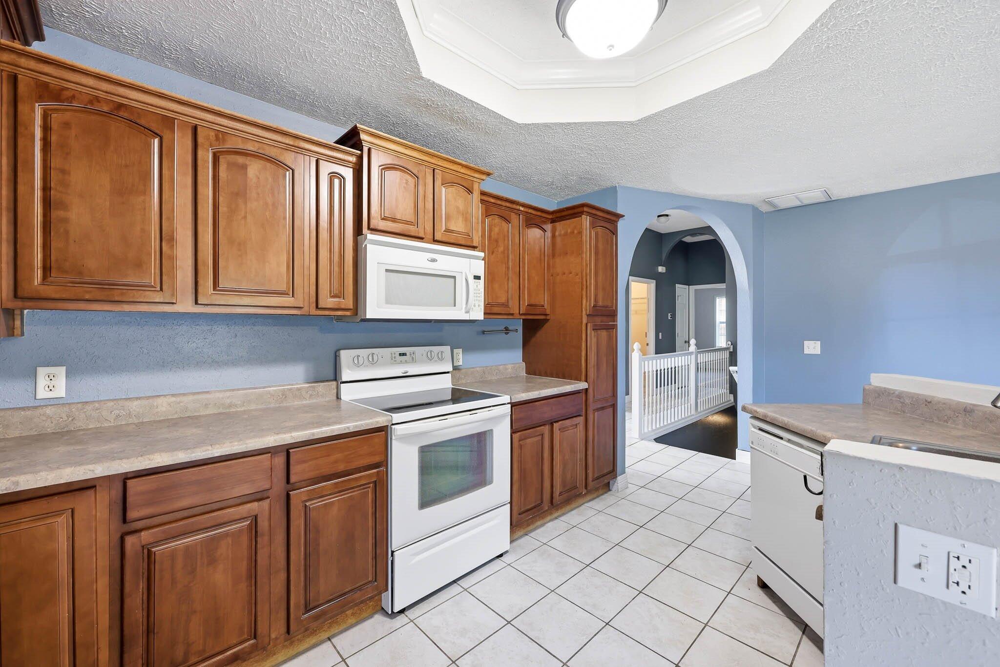 5561 South Pinehurst Avenue Property Photo 10