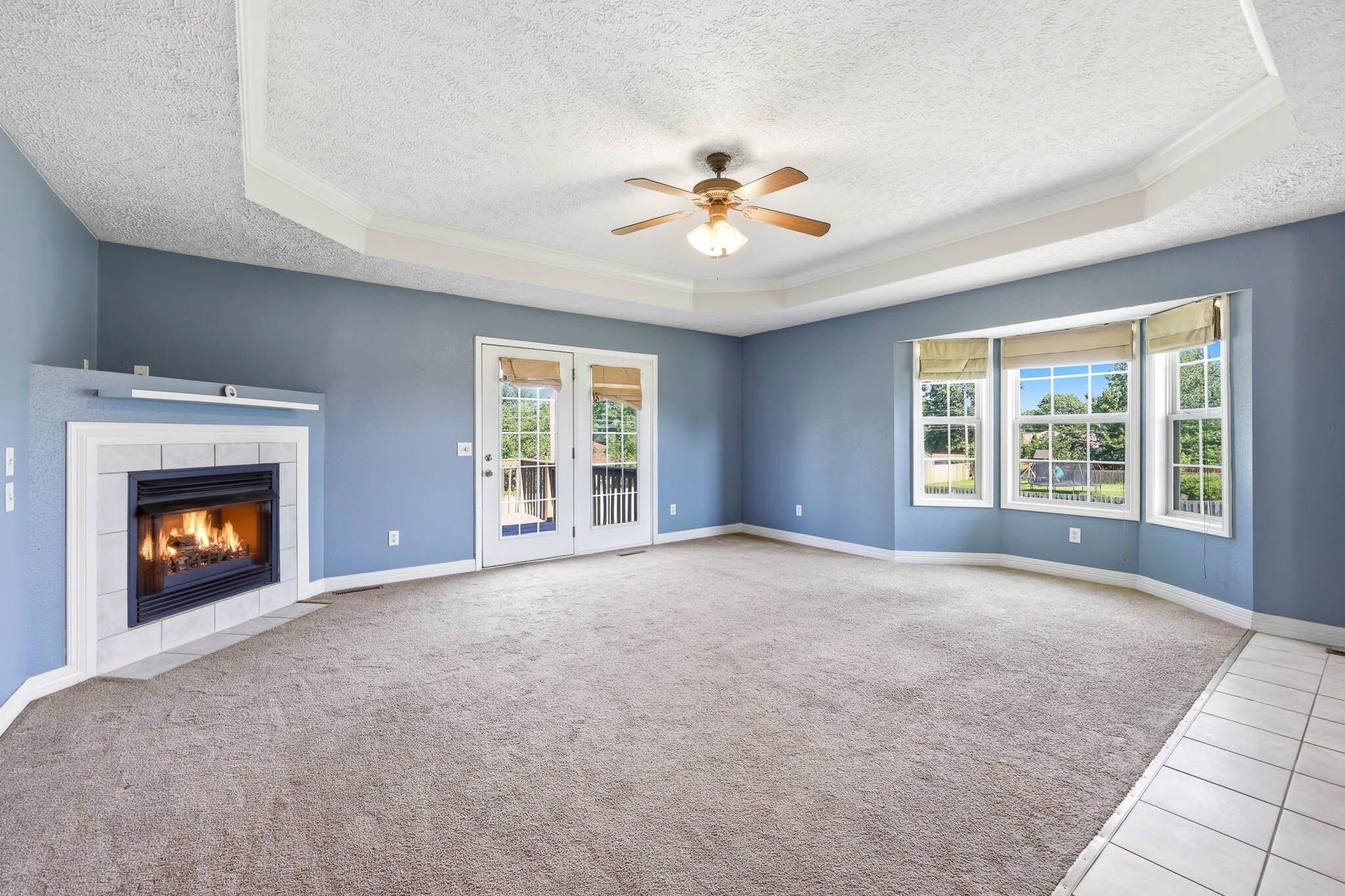 5561 South Pinehurst Avenue Property Photo 11