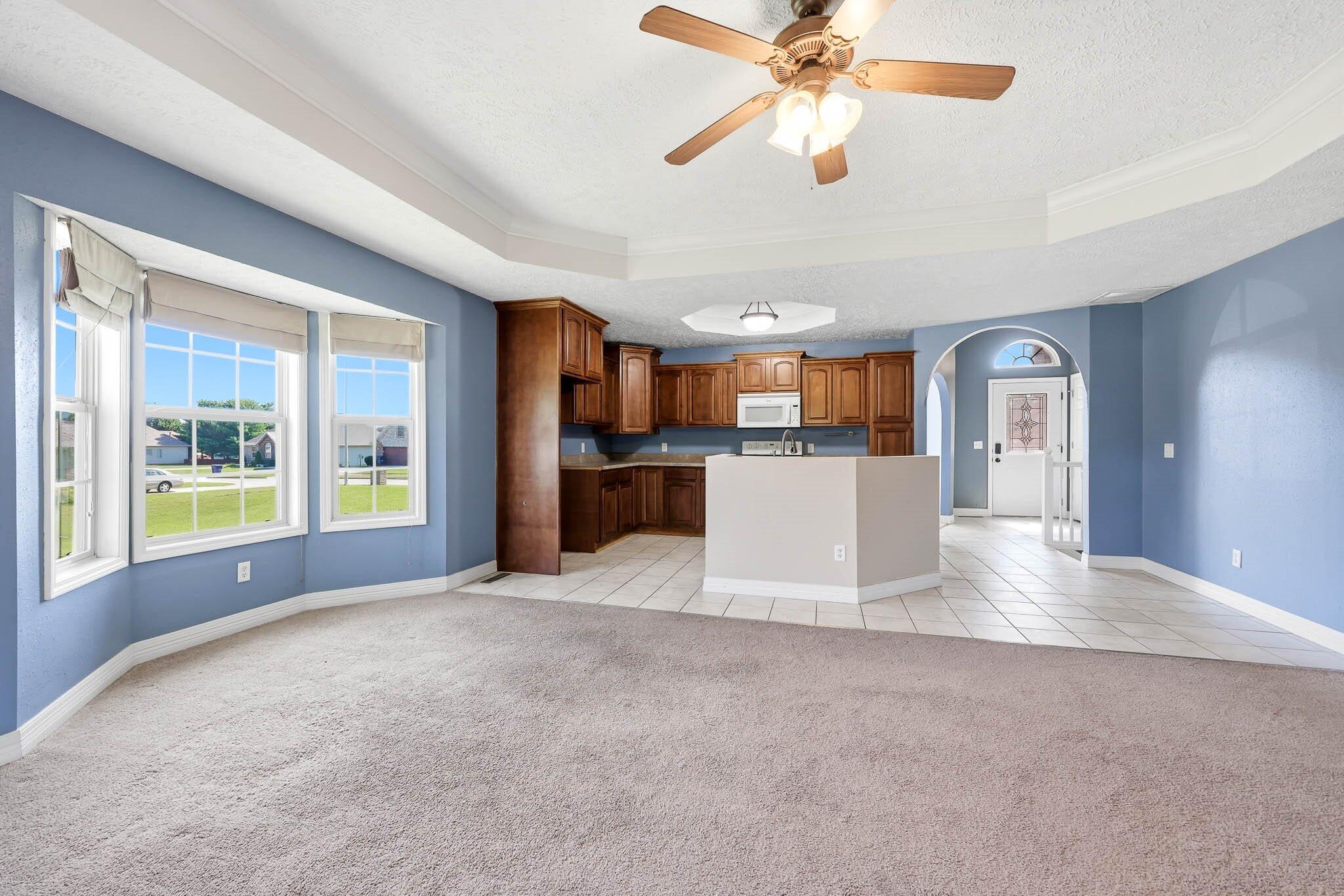 5561 South Pinehurst Avenue Property Photo 14