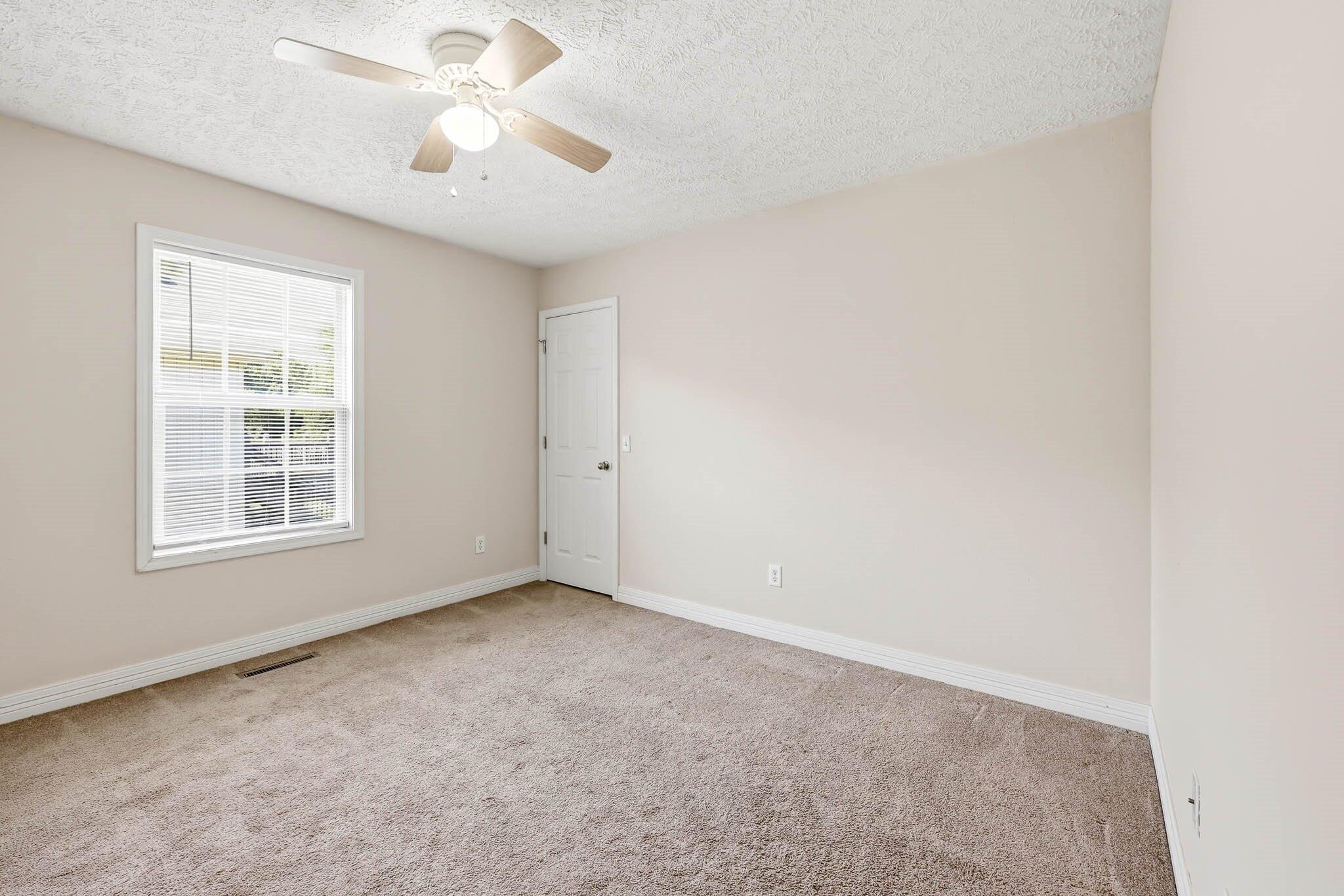 5561 South Pinehurst Avenue Property Photo 18