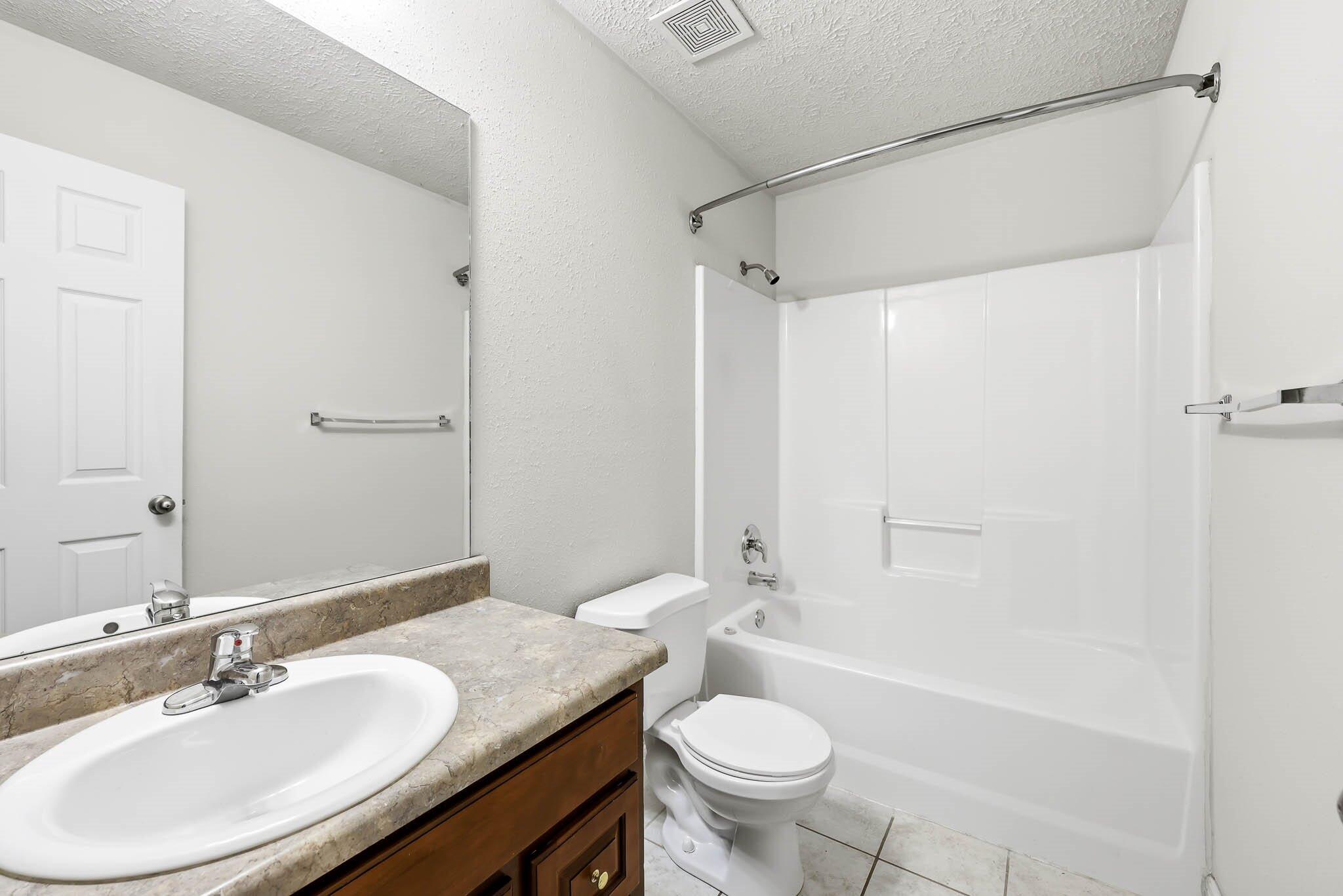 5561 South Pinehurst Avenue Property Photo 19