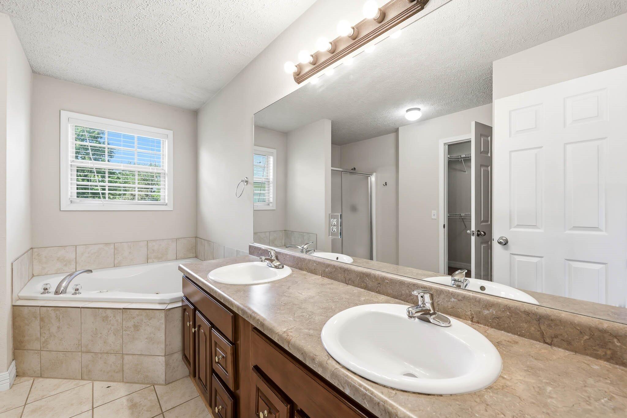 5561 South Pinehurst Avenue Property Photo 21