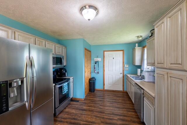 2409 West Colton Avenue Property Photo 7