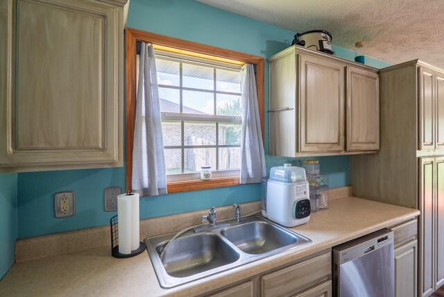 2409 West Colton Avenue Property Photo 10