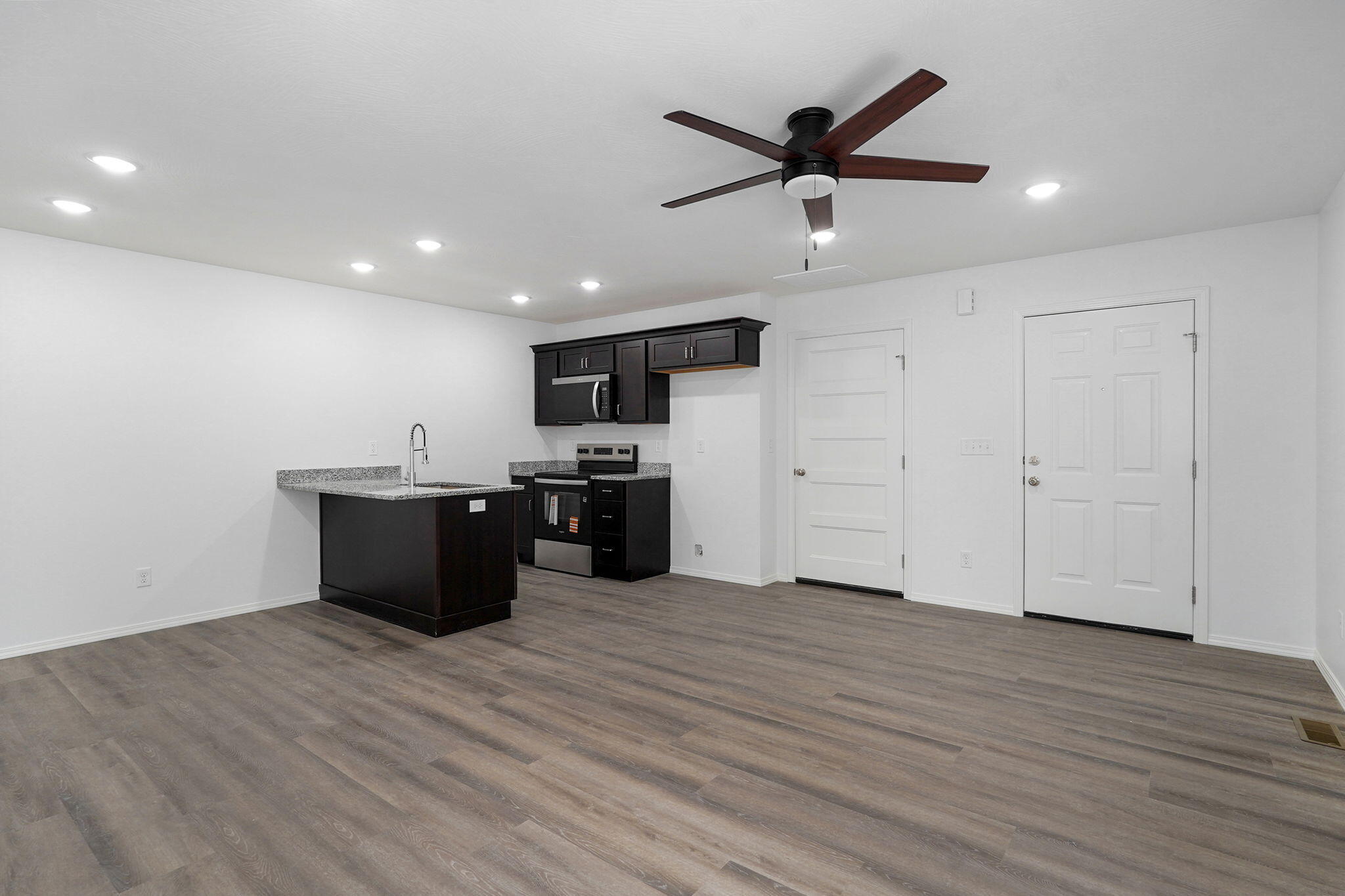 717 North Weaver Avenue Property Photo 4