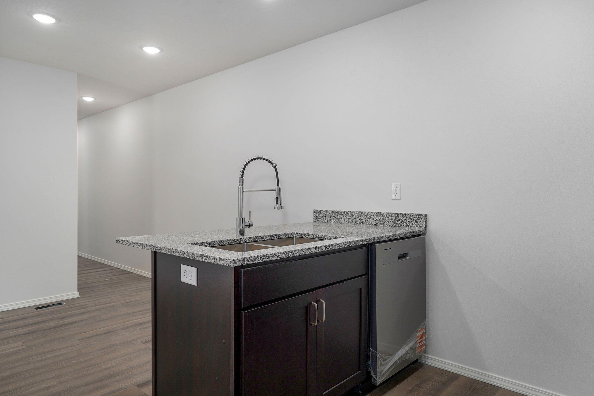 717 North Weaver Avenue Property Photo 8