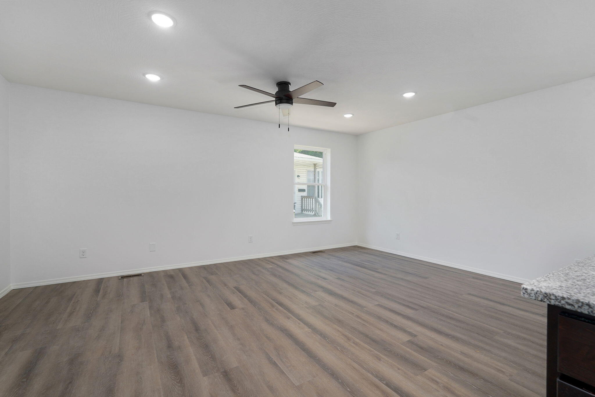 717 North Weaver Avenue Property Photo 9
