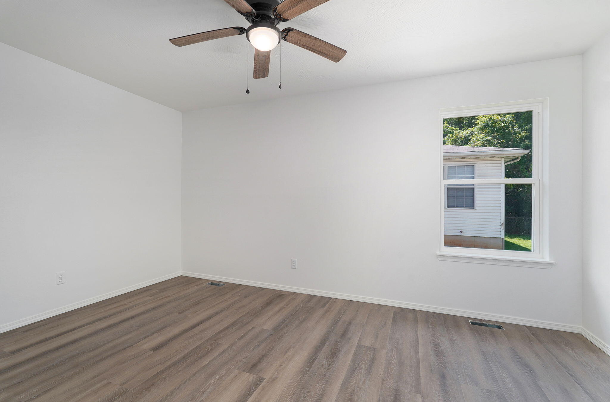 717 North Weaver Avenue Property Photo 10