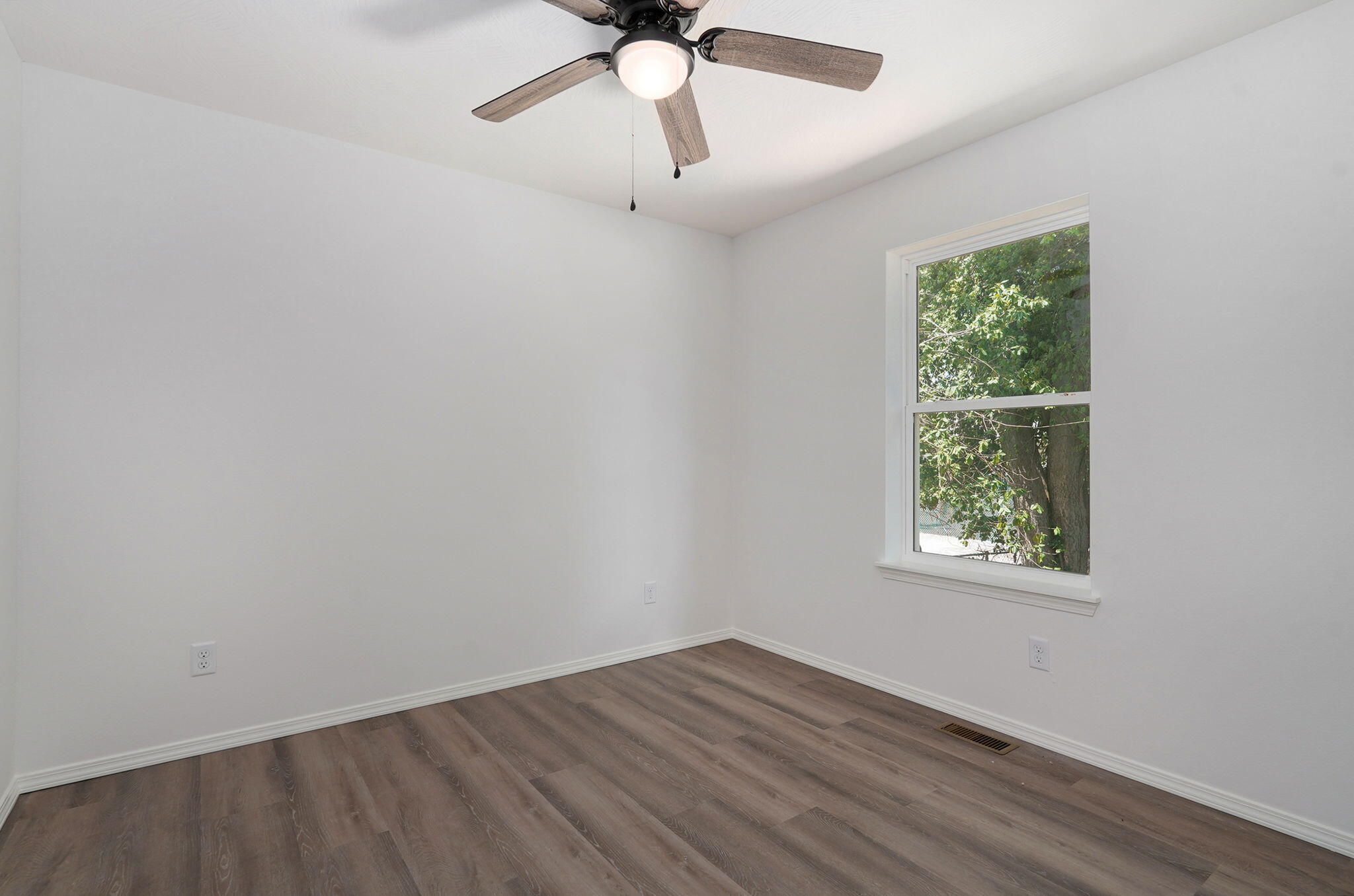 717 North Weaver Avenue Property Photo 15
