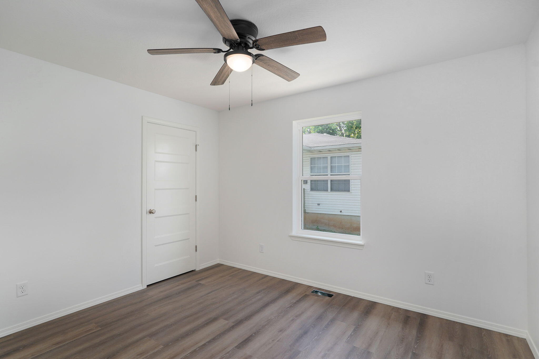 717 North Weaver Avenue Property Photo 16