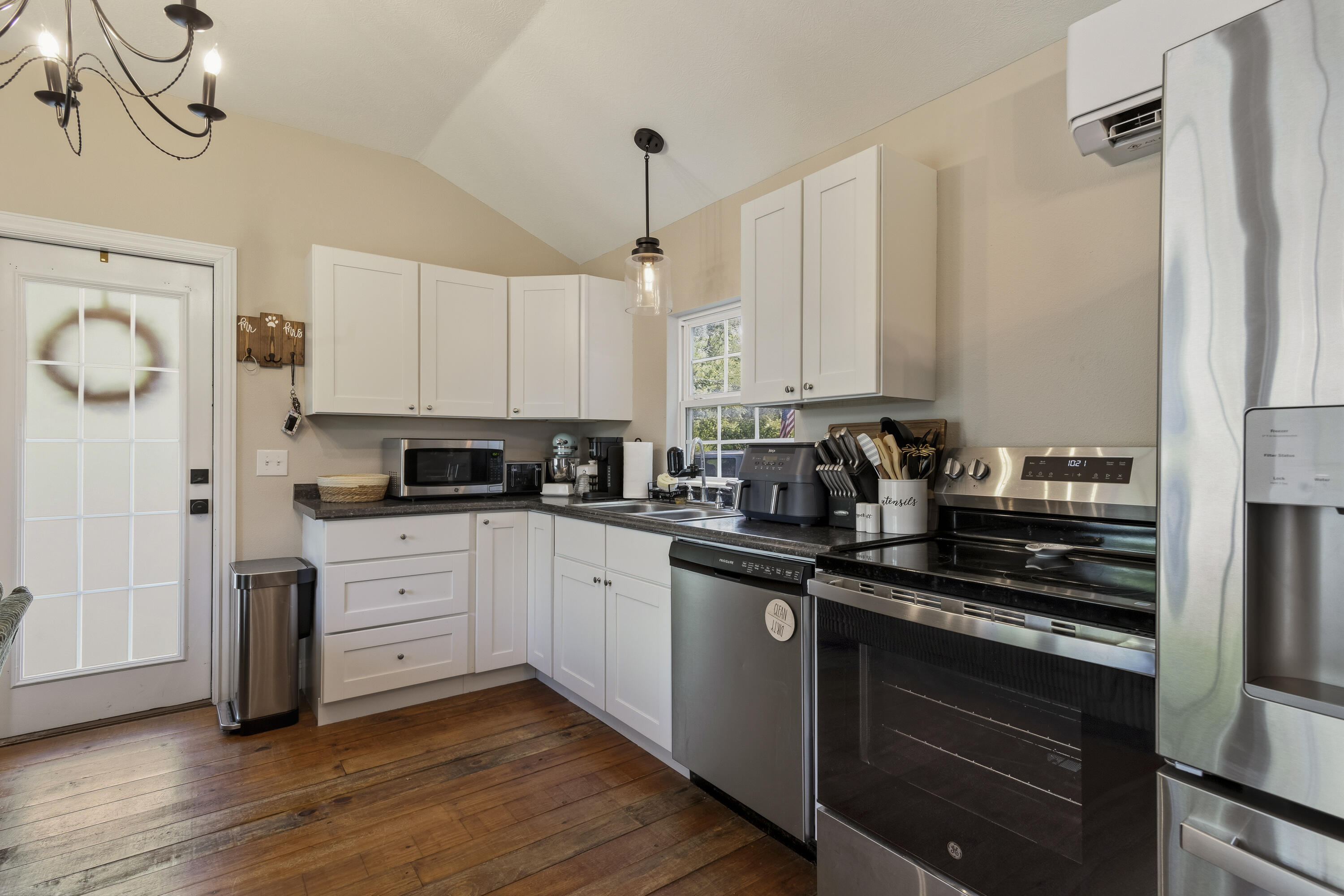 1234 Peace In Valley Road Property Photo 3