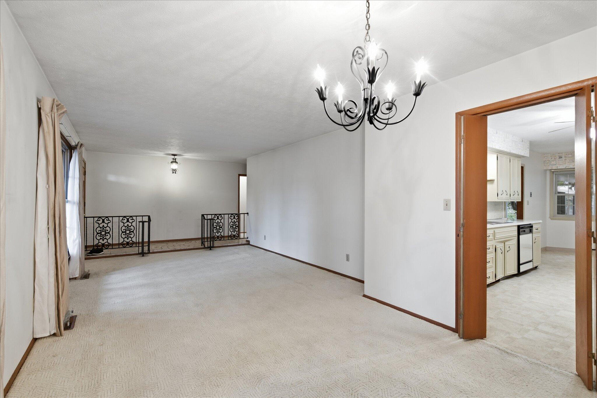 1860 East Meadow Drive Property Photo 4