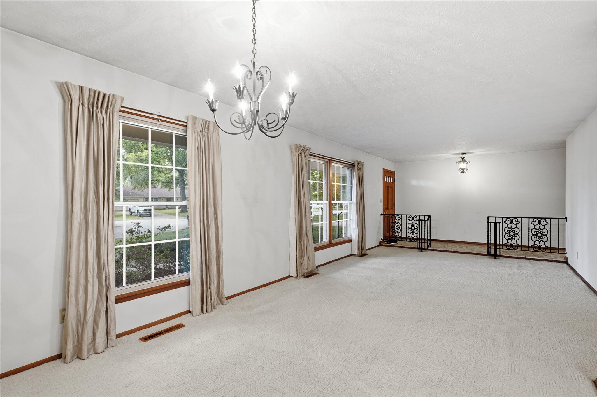 1860 East Meadow Drive Property Photo 5