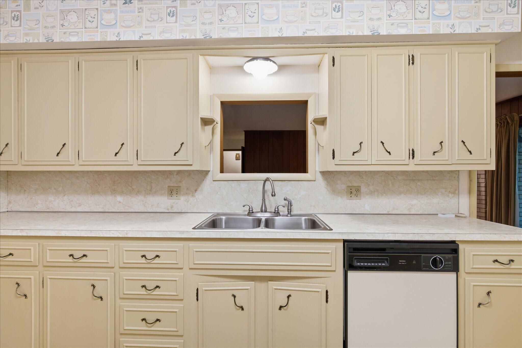 1860 East Meadow Drive Property Photo 7