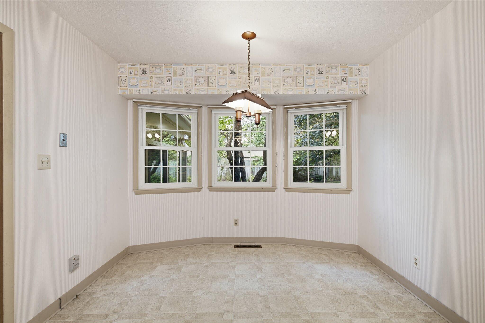 1860 East Meadow Drive Property Photo 9