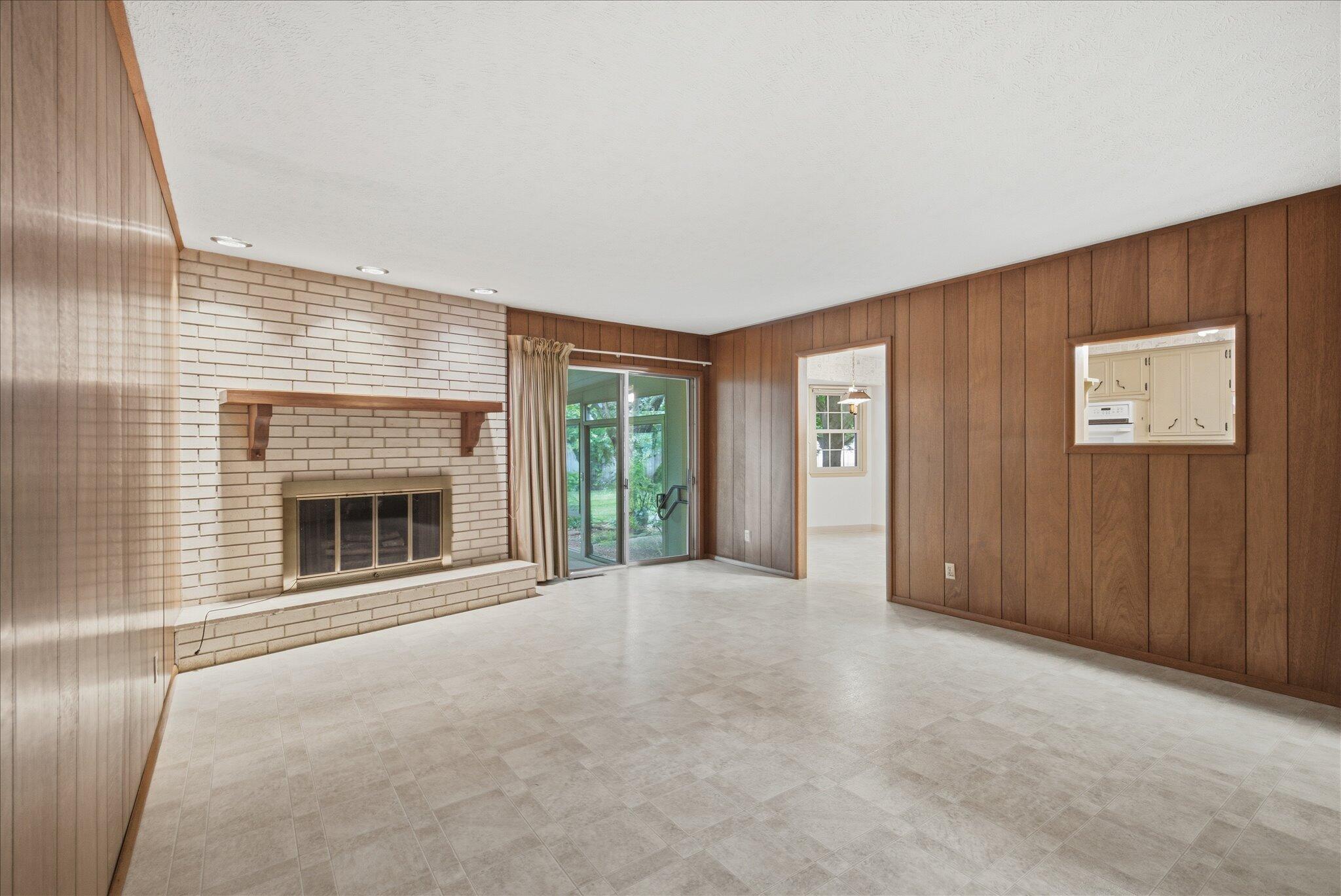 1860 East Meadow Drive Property Photo 11