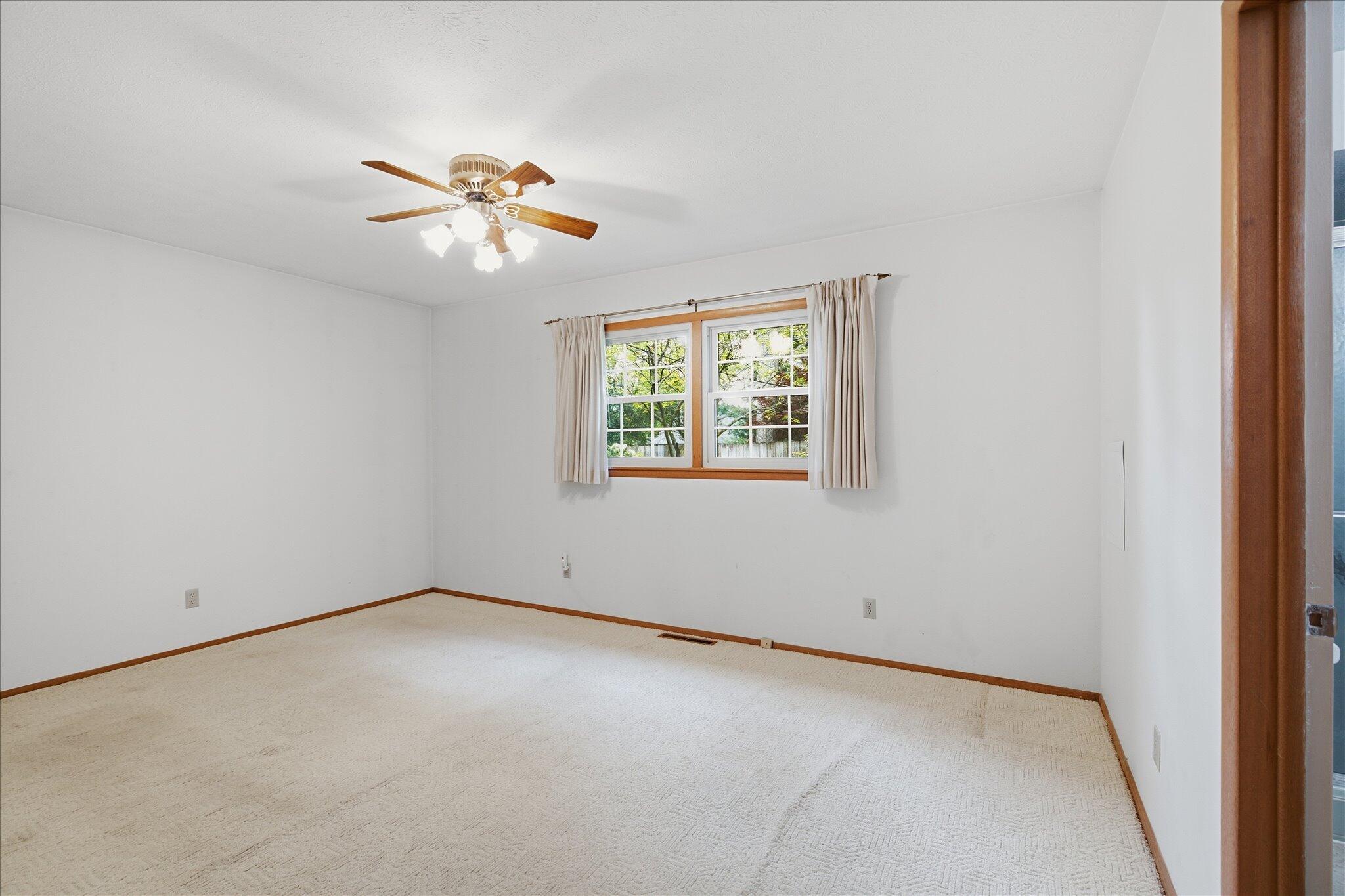 1860 East Meadow Drive Property Photo 15
