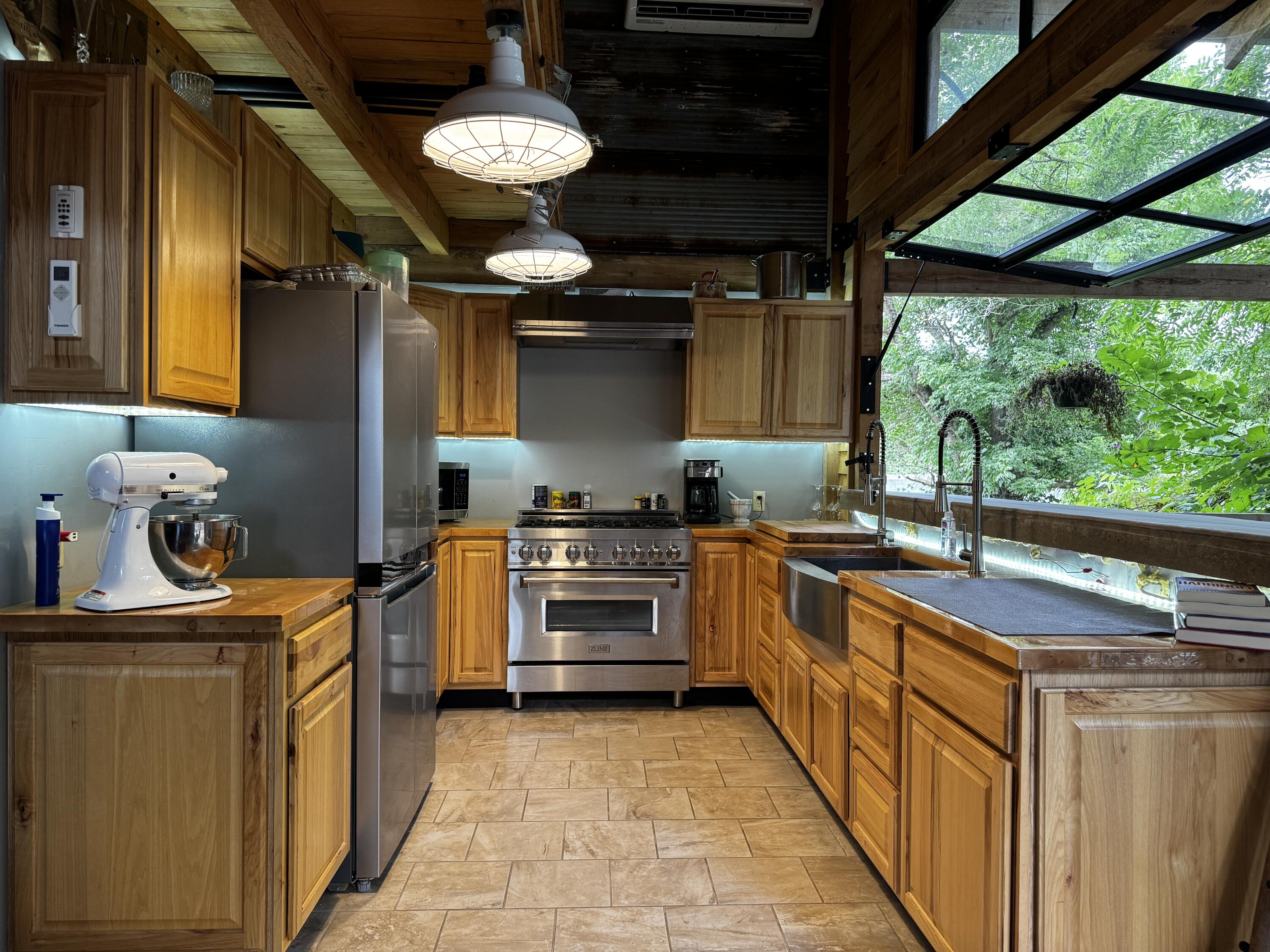 201 Thomas Street Property Photo 24