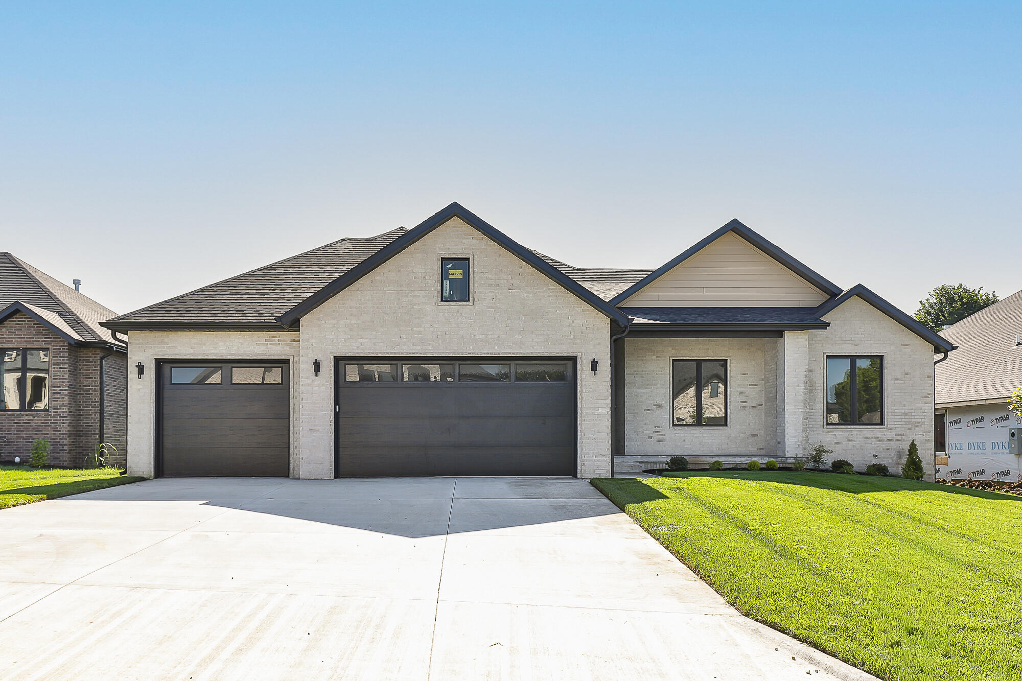 2016 North Silver Charm Avenue Property Photo 1