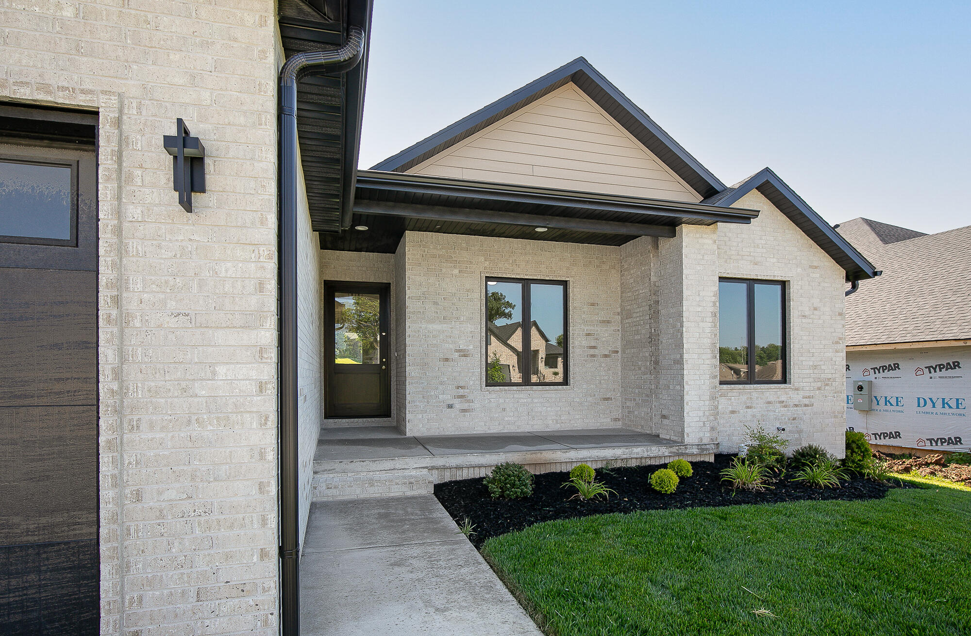 2016 North Silver Charm Avenue Property Photo 2