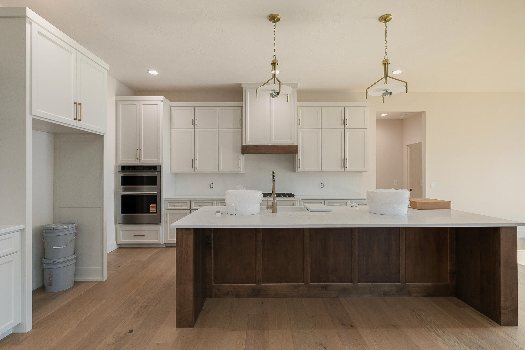 2016 North Silver Charm Avenue Property Photo 3