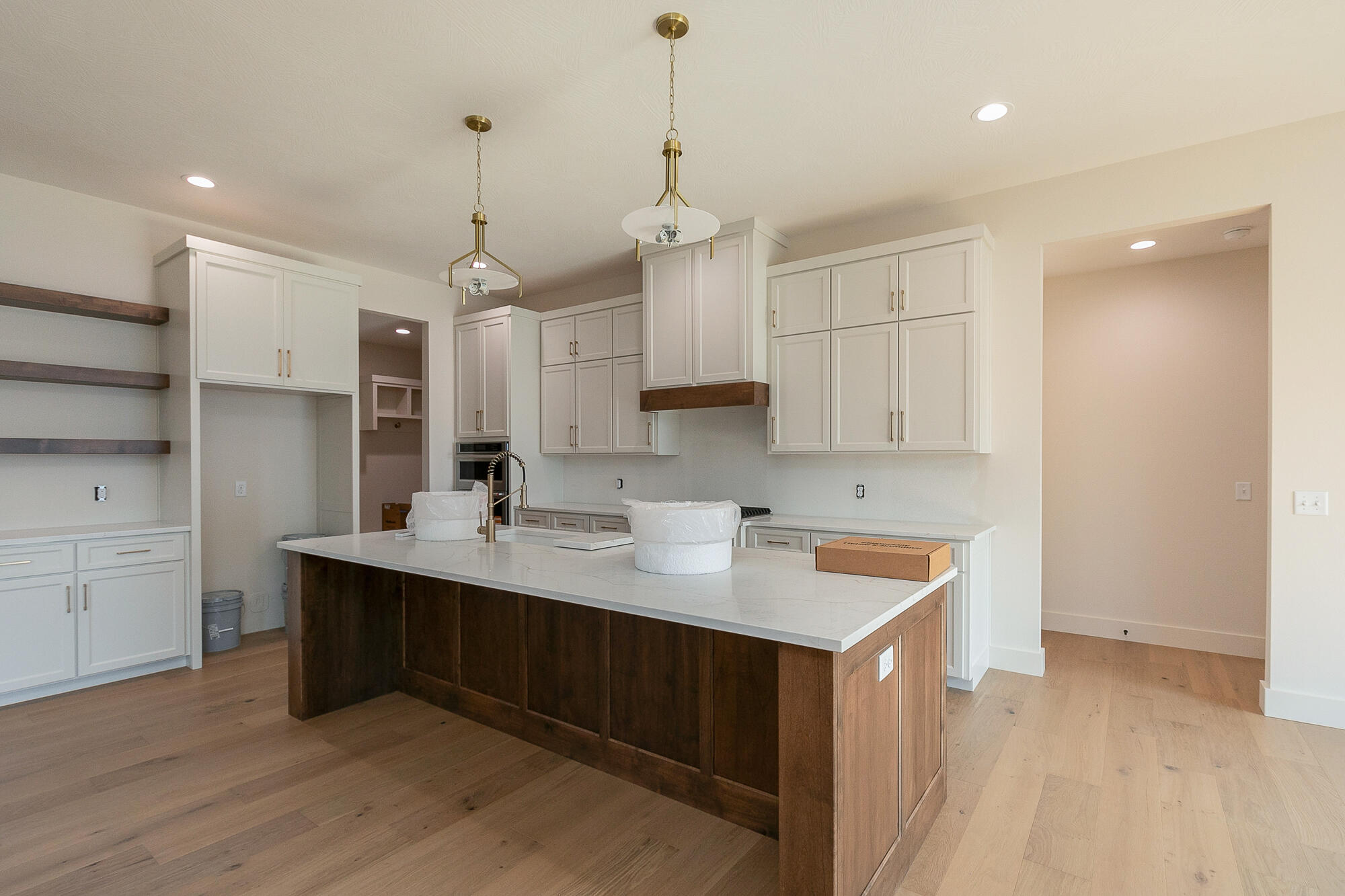 2016 North Silver Charm Avenue Property Photo 4