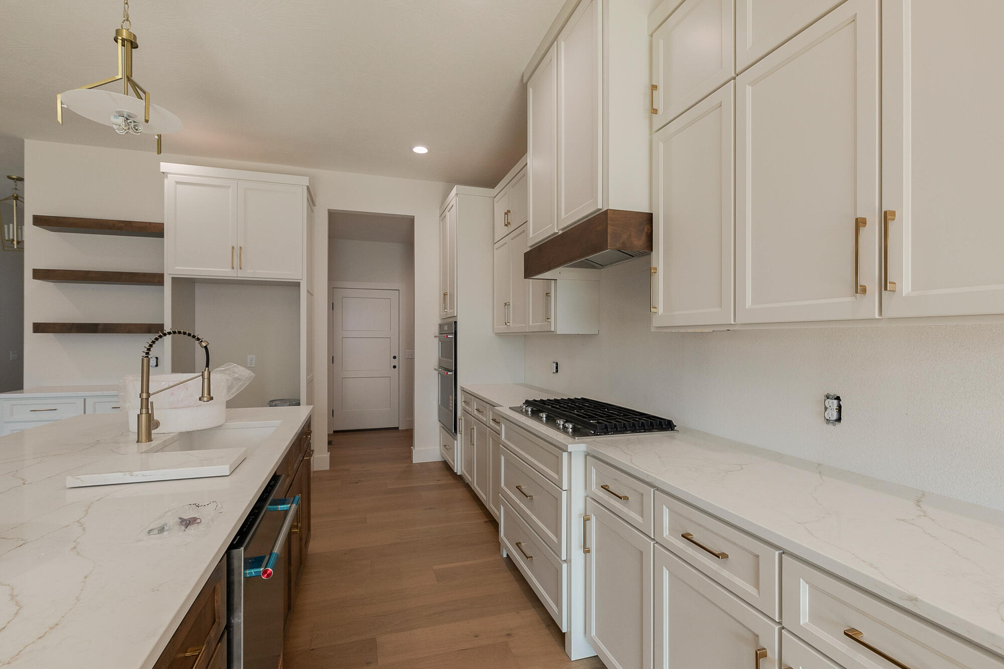 2016 North Silver Charm Avenue Property Photo 5
