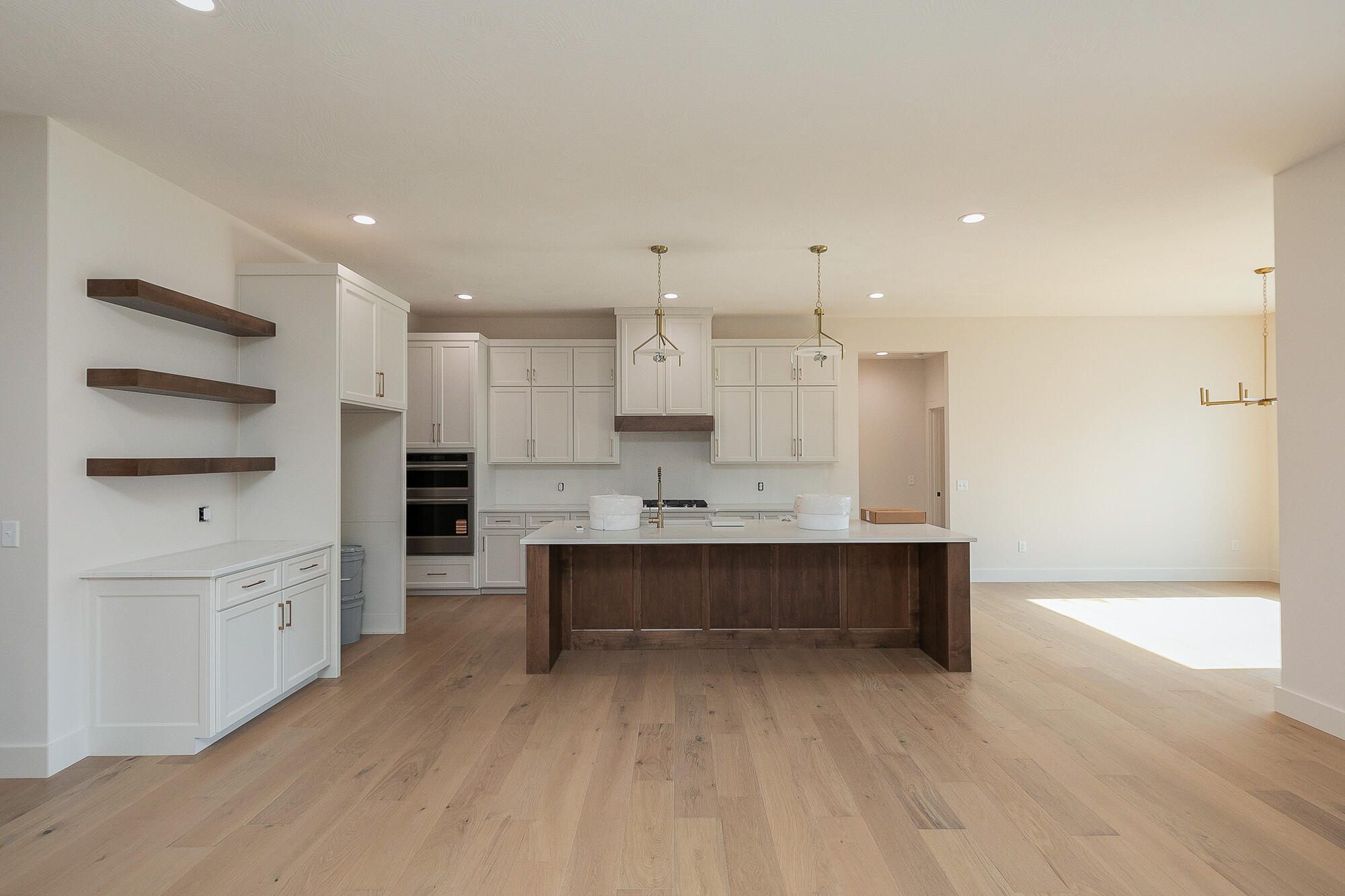 2016 North Silver Charm Avenue Property Photo 6