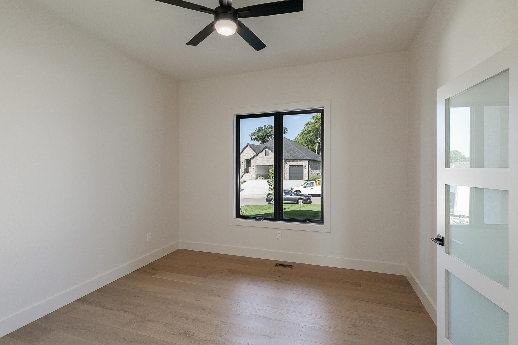 2016 North Silver Charm Avenue Property Photo 8