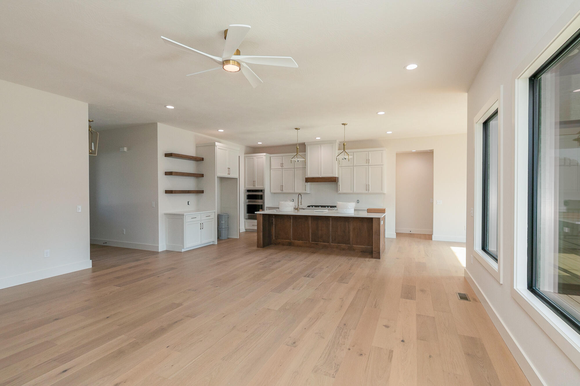 2016 North Silver Charm Avenue Property Photo 12